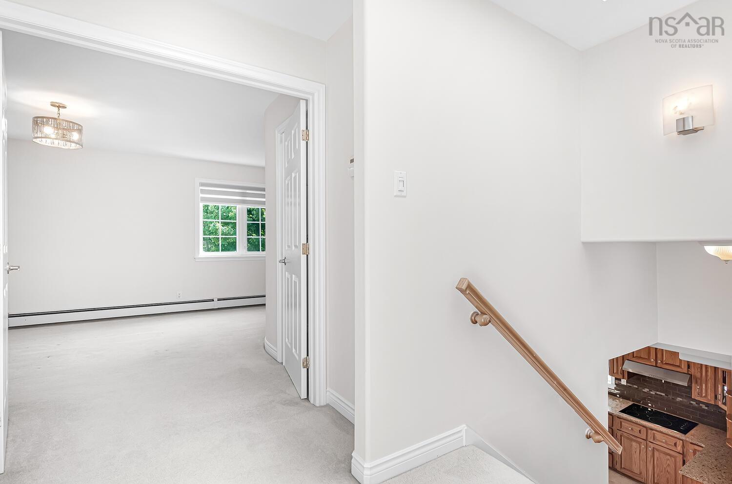 15 Essex Lane photo #22