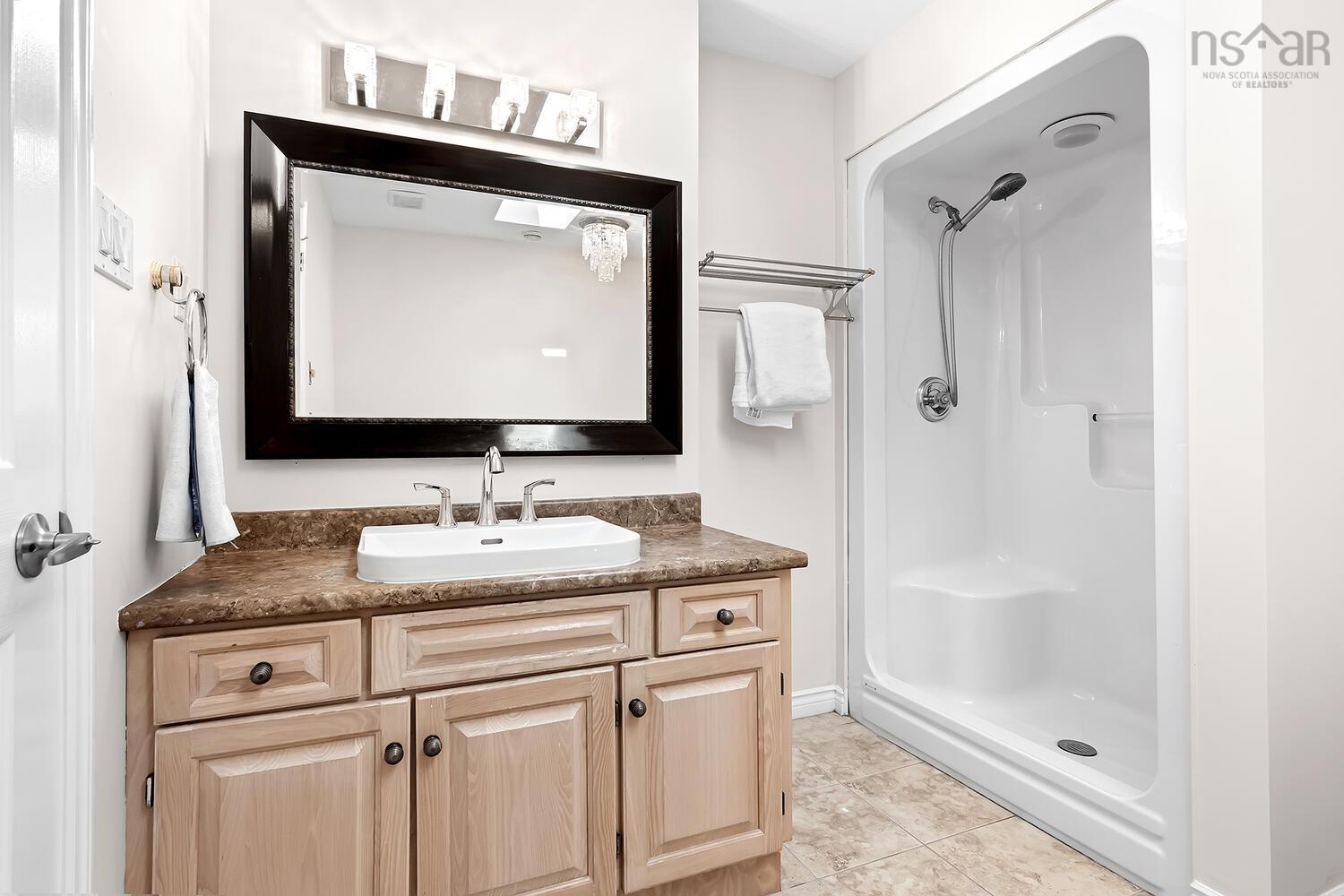 15 Essex Lane photo #27