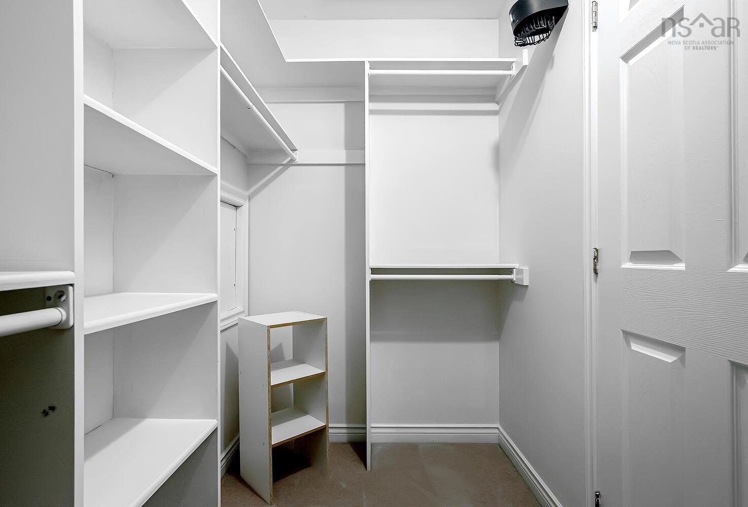 15 Essex Lane photo #29