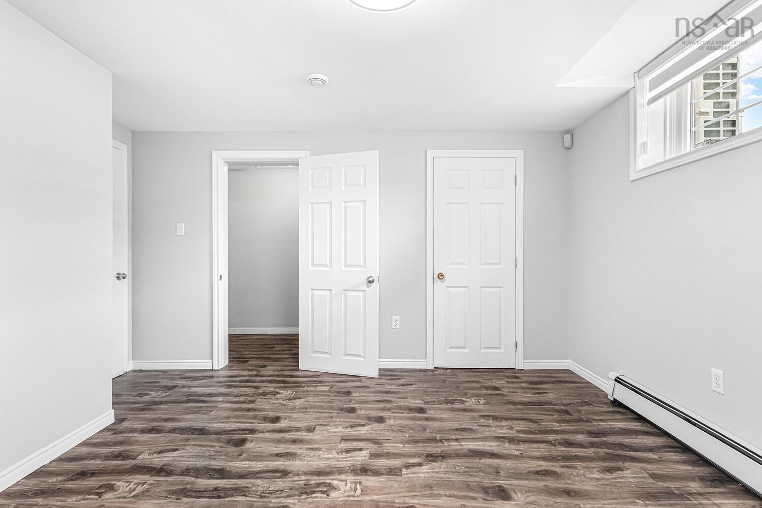 15 Essex Lane photo #35