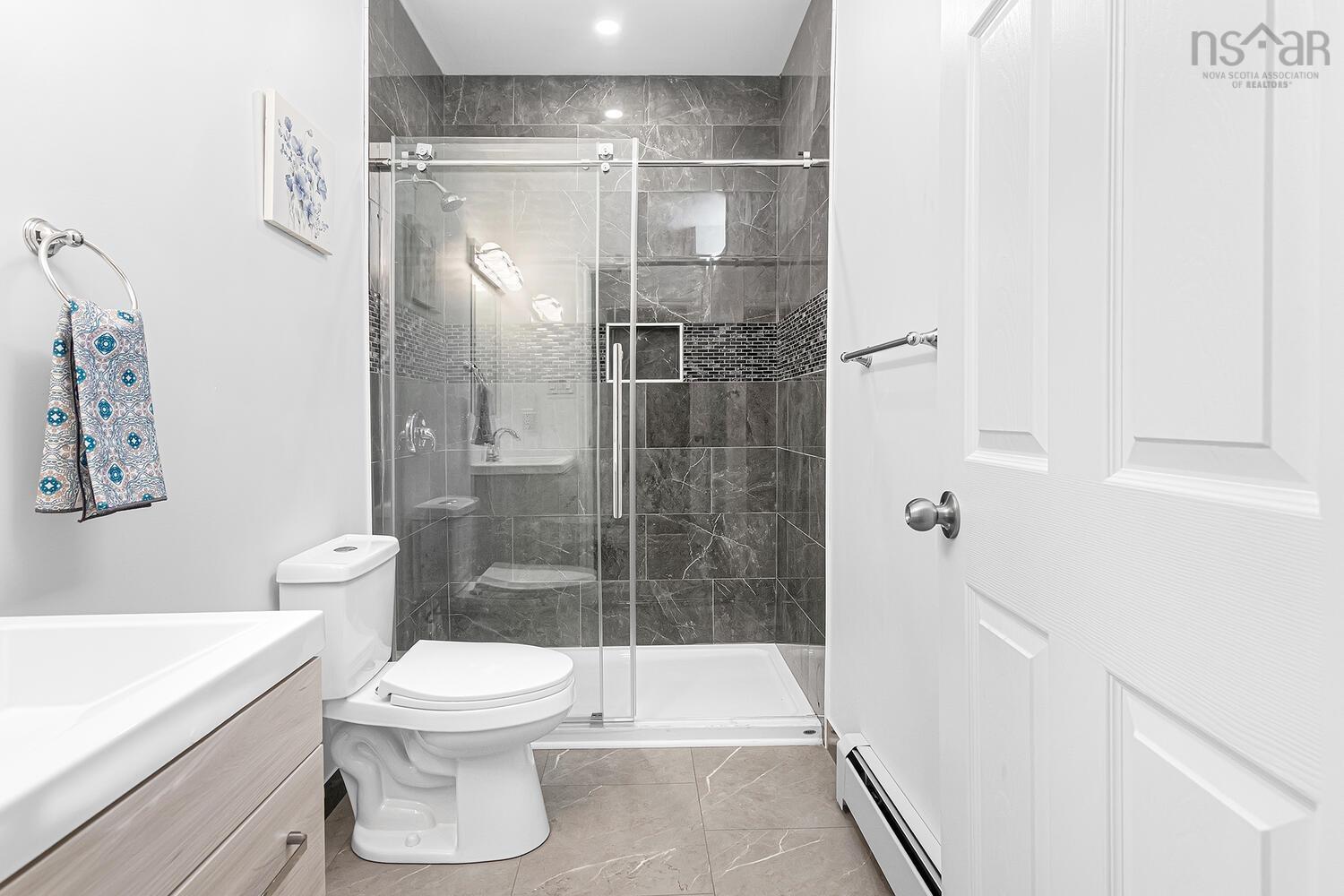 15 Essex Lane photo #37