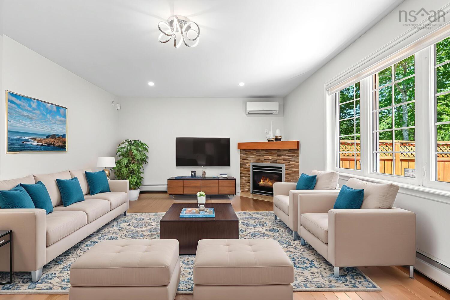 15 Essex Lane photo #5