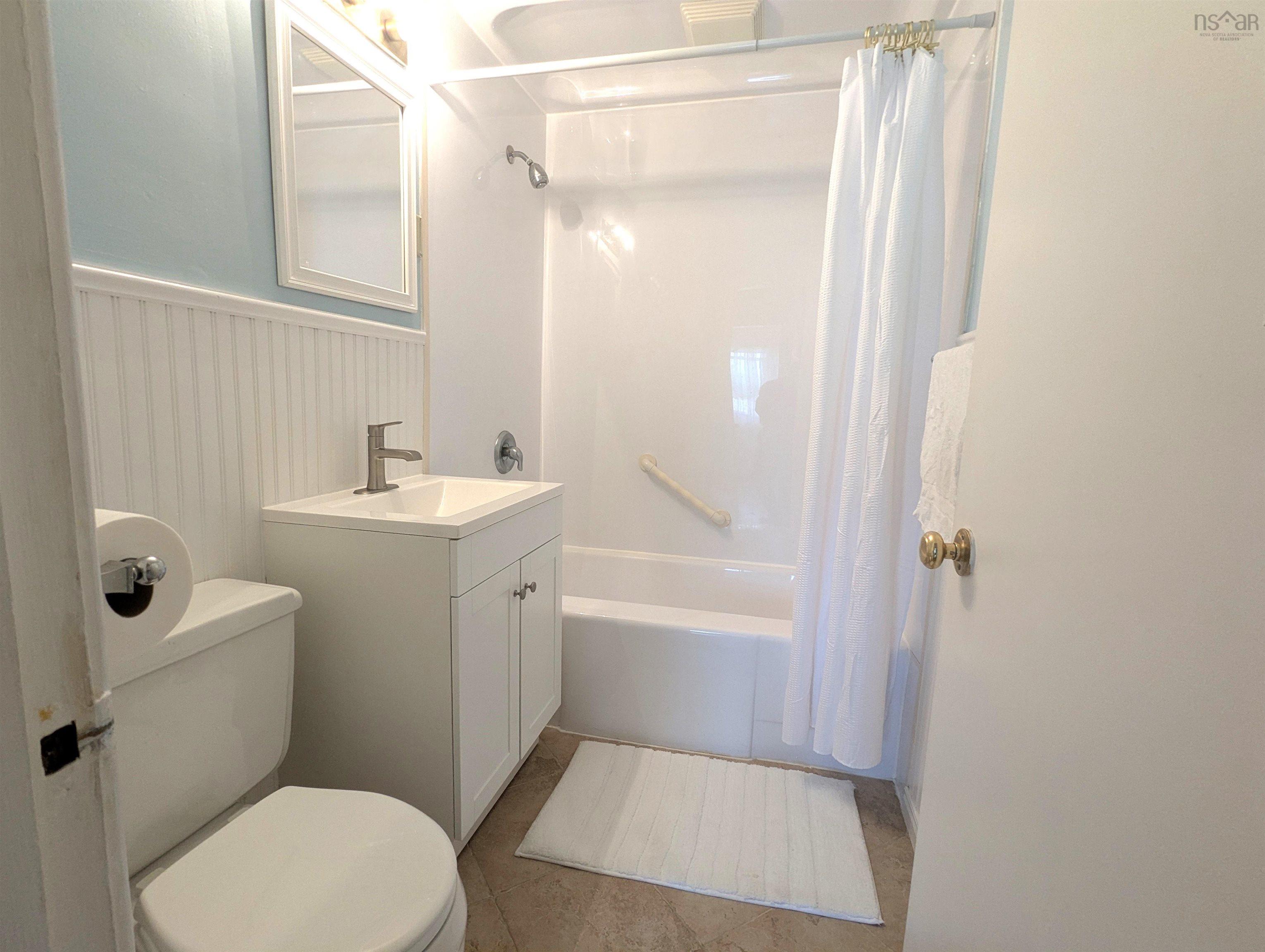 28 Piers Avenue photo #11