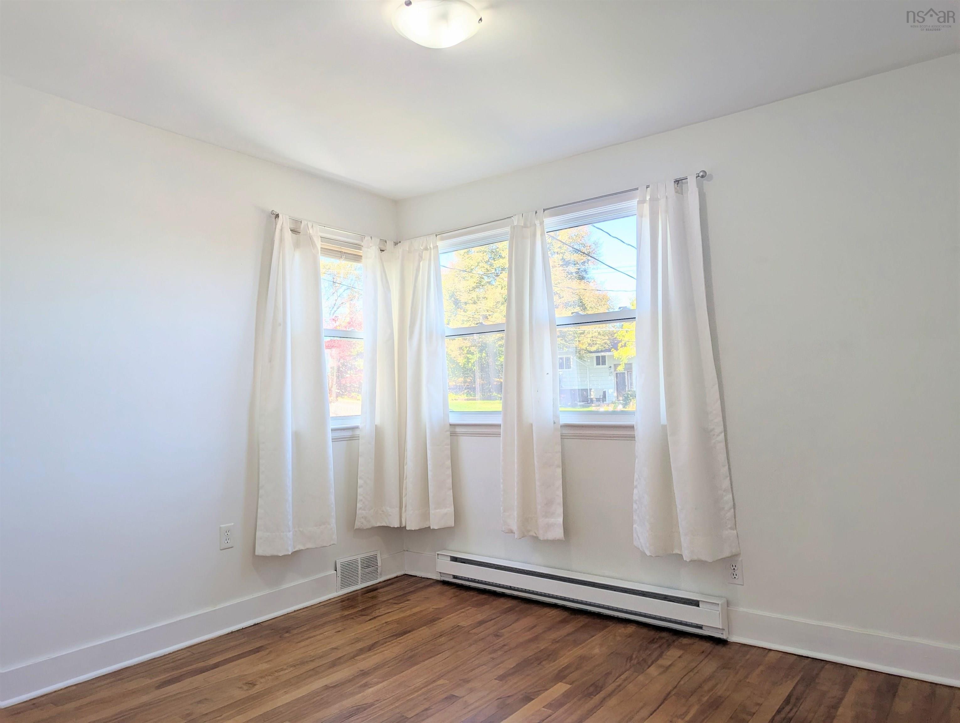 28 Piers Avenue photo #12