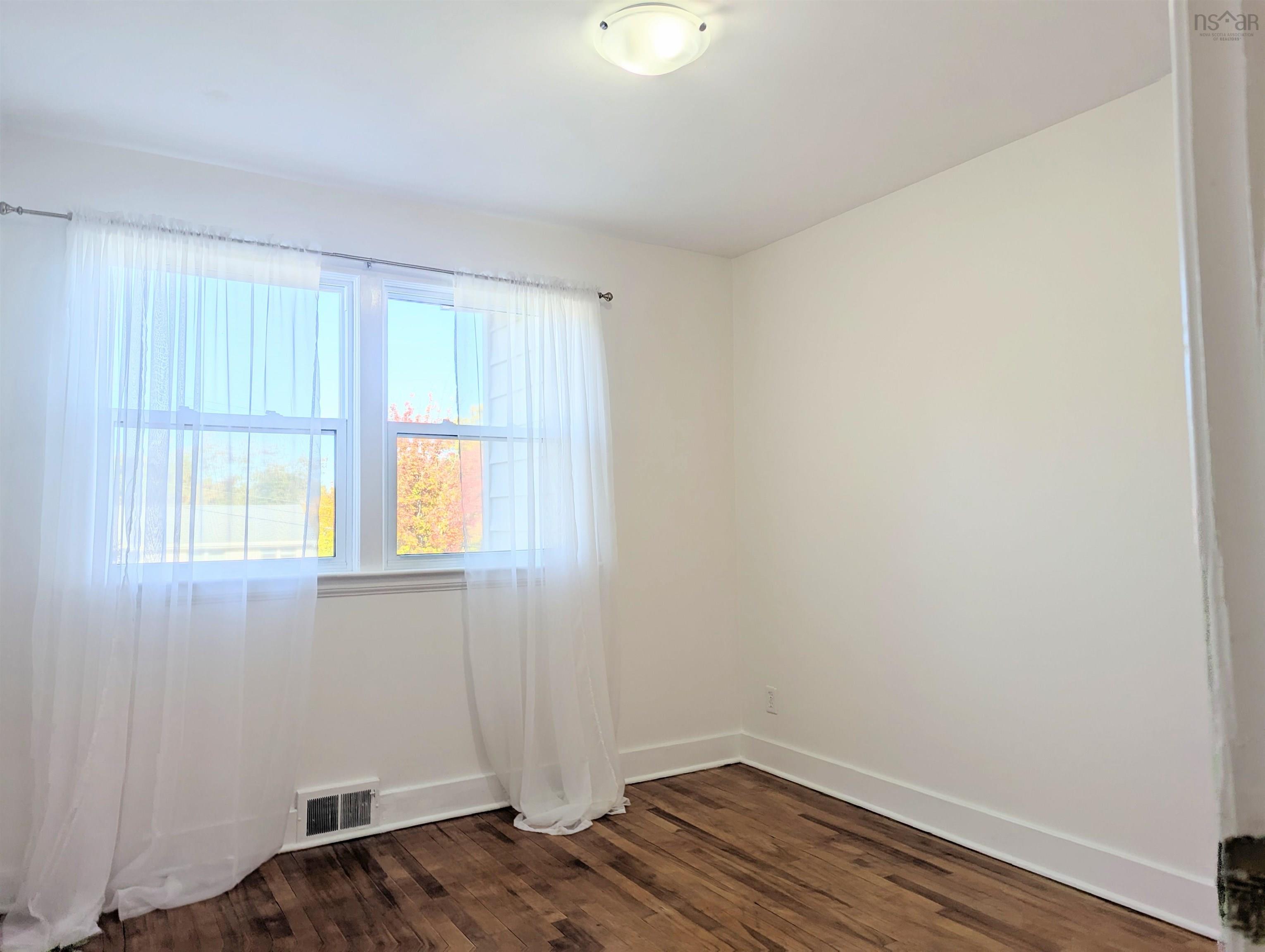 28 Piers Avenue photo #13