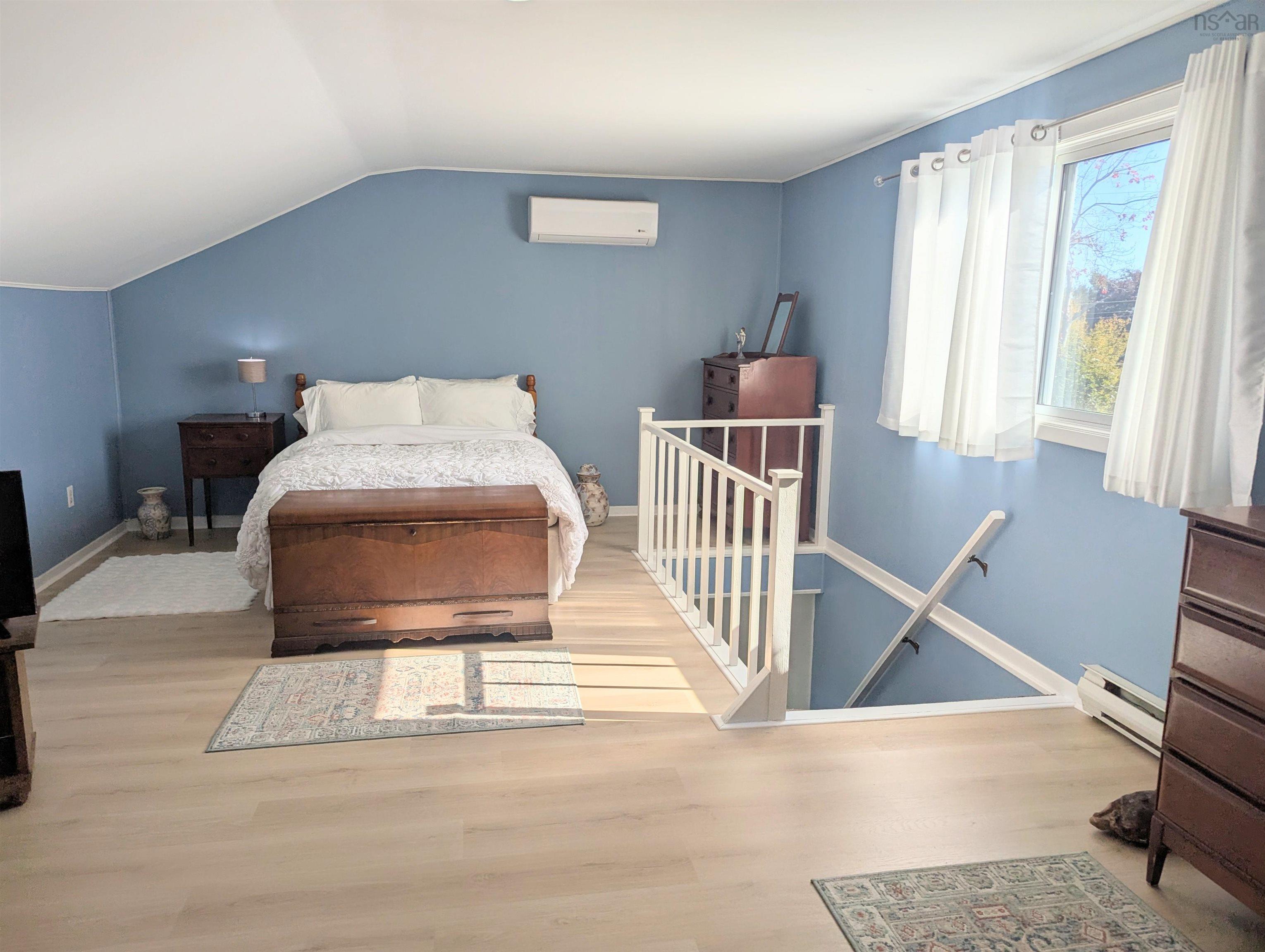 28 Piers Avenue photo #15