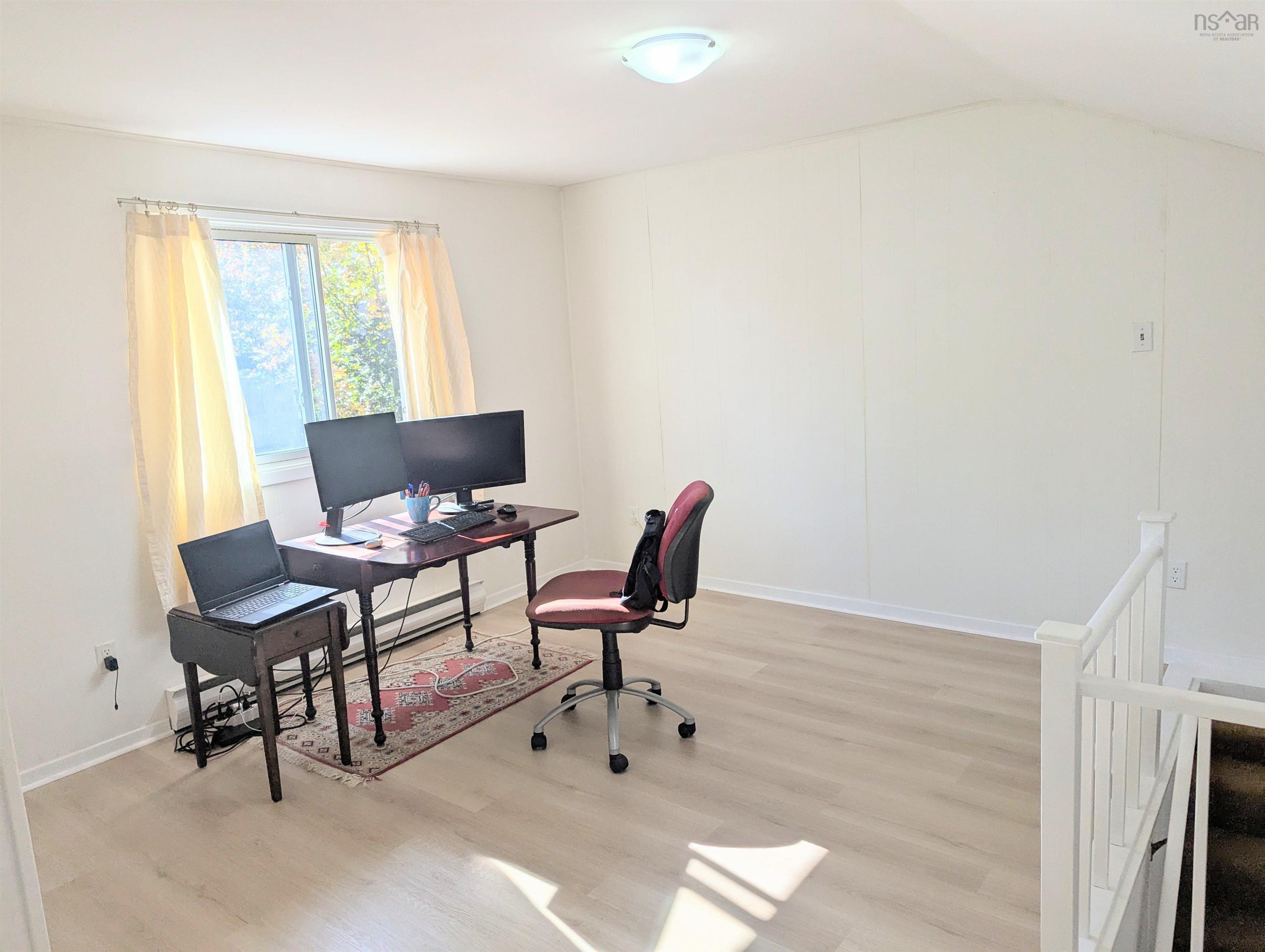 28 Piers Avenue photo #16