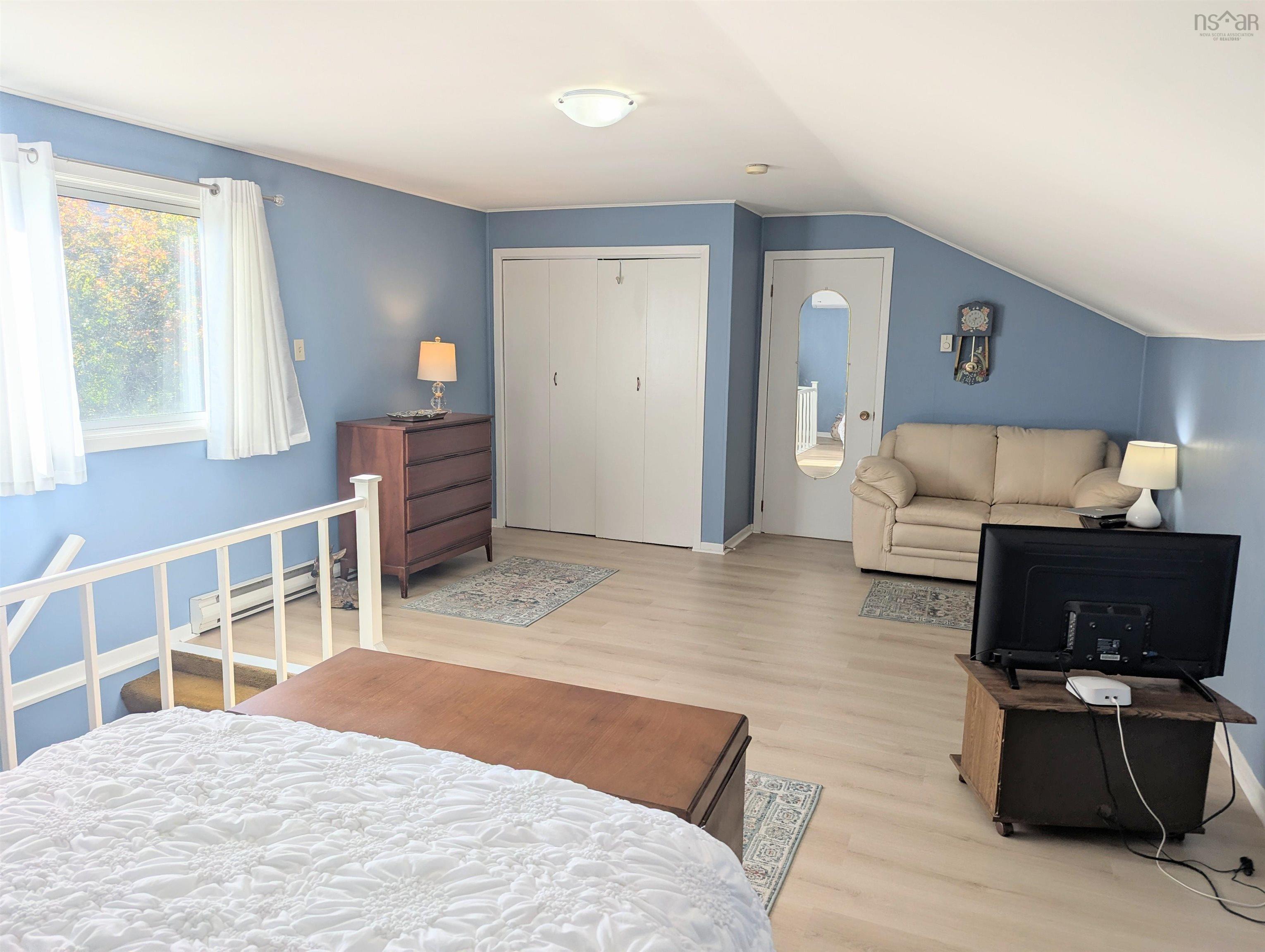 28 Piers Avenue photo #17