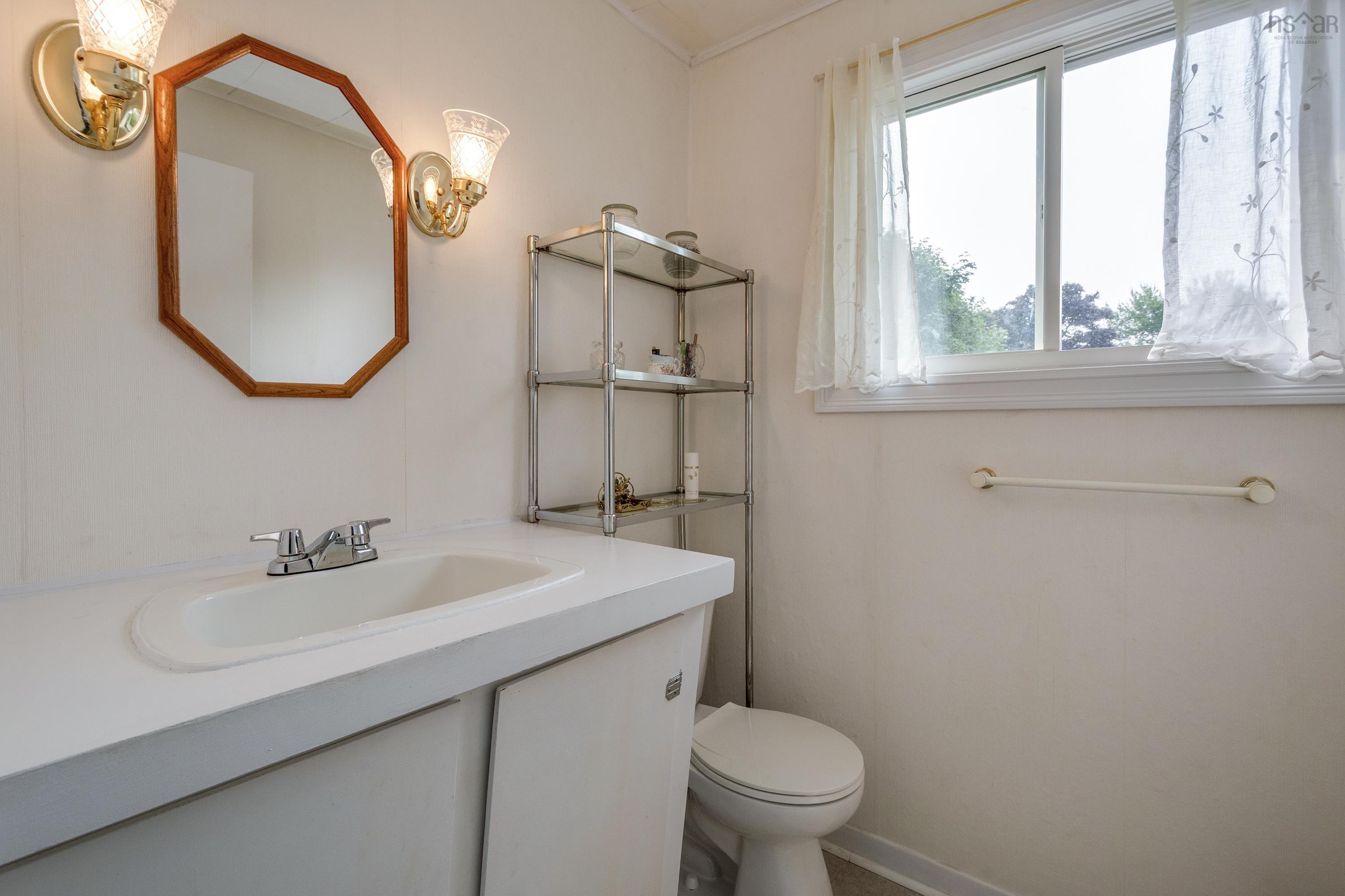 28 Piers Avenue photo #18