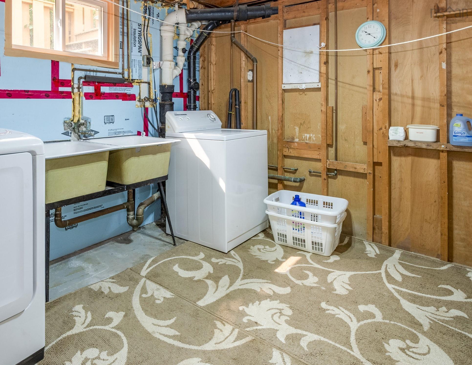 28 Piers Avenue photo #22