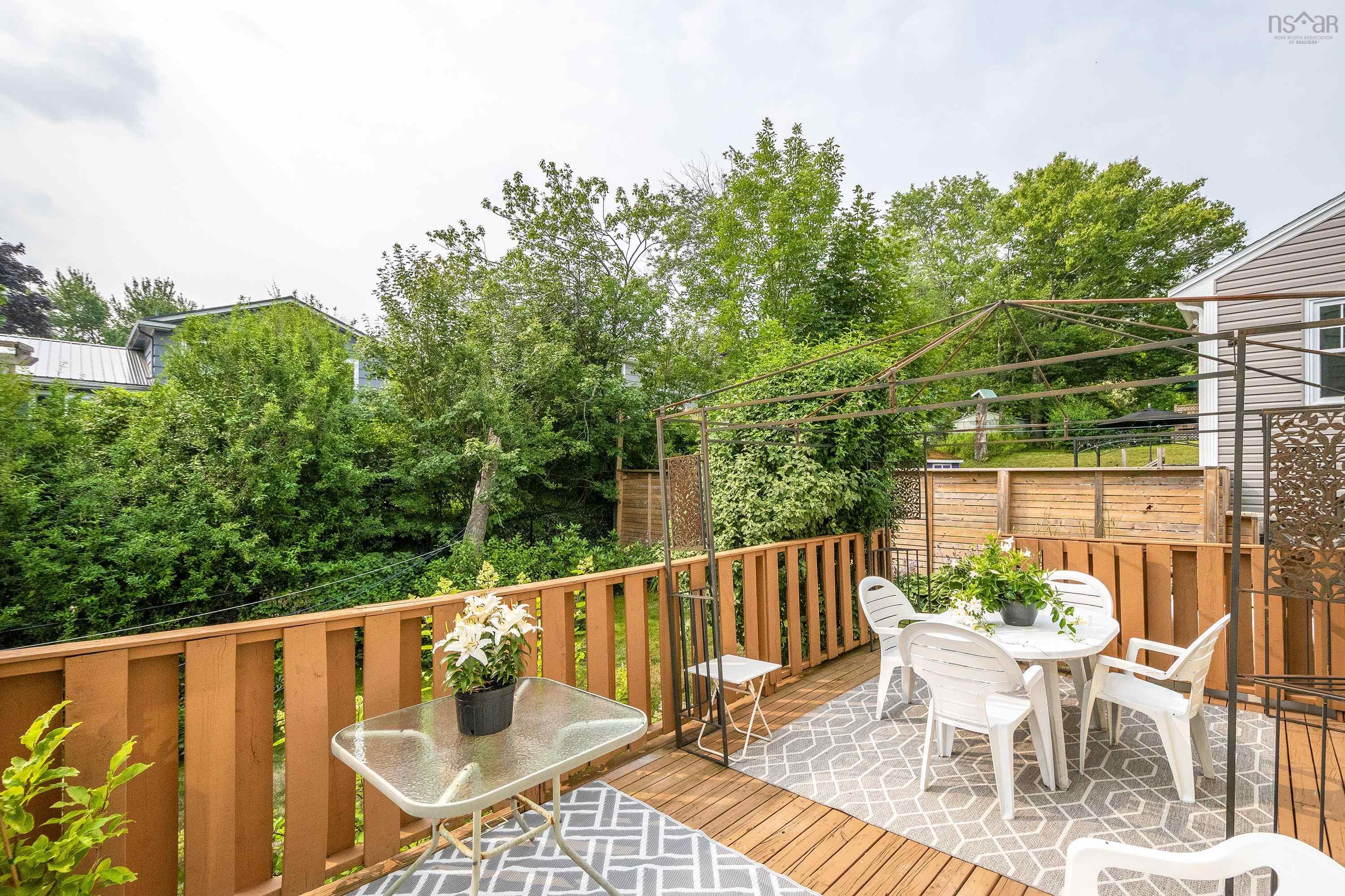 28 Piers Avenue photo #23