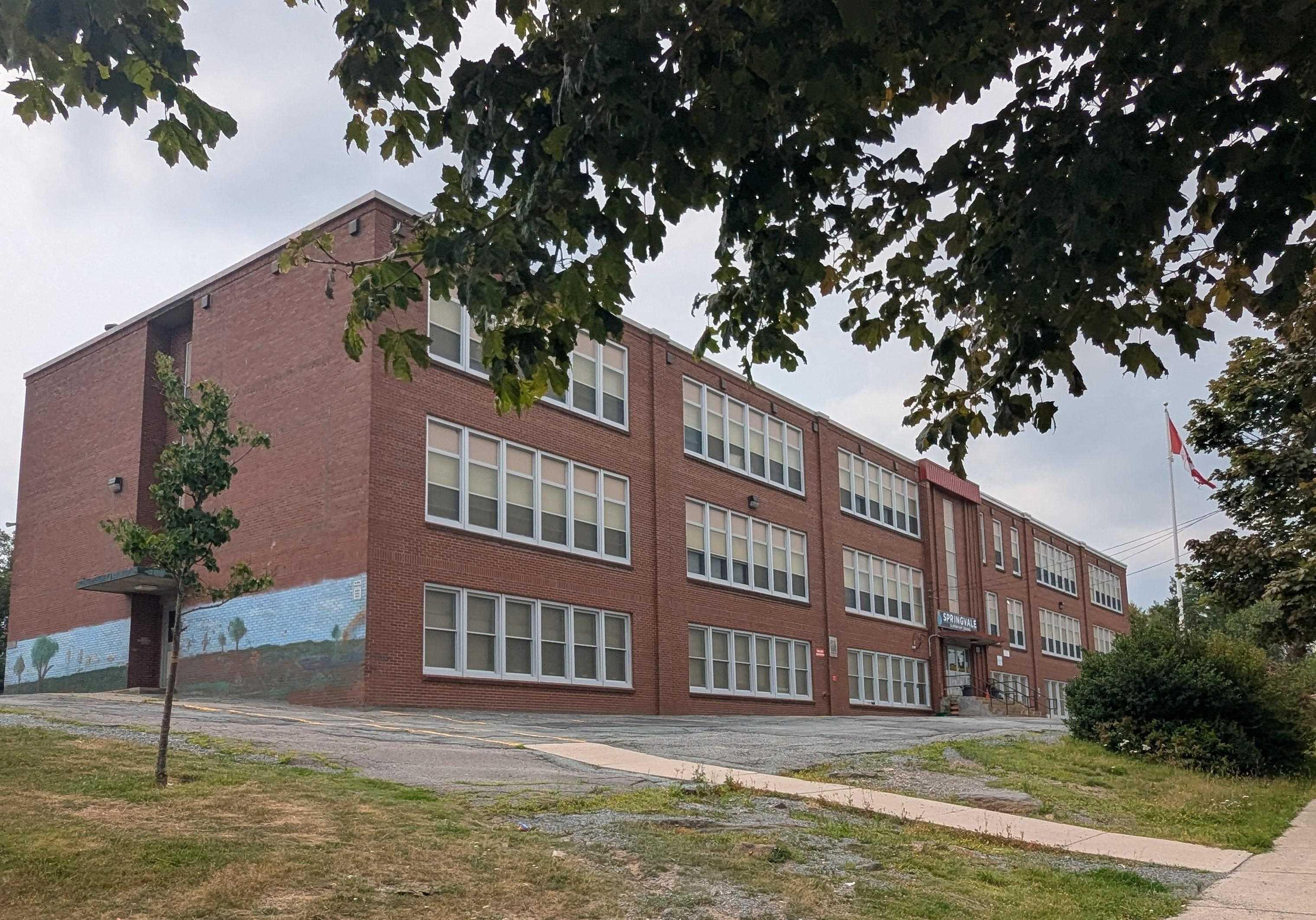 28 Piers Avenue photo #30