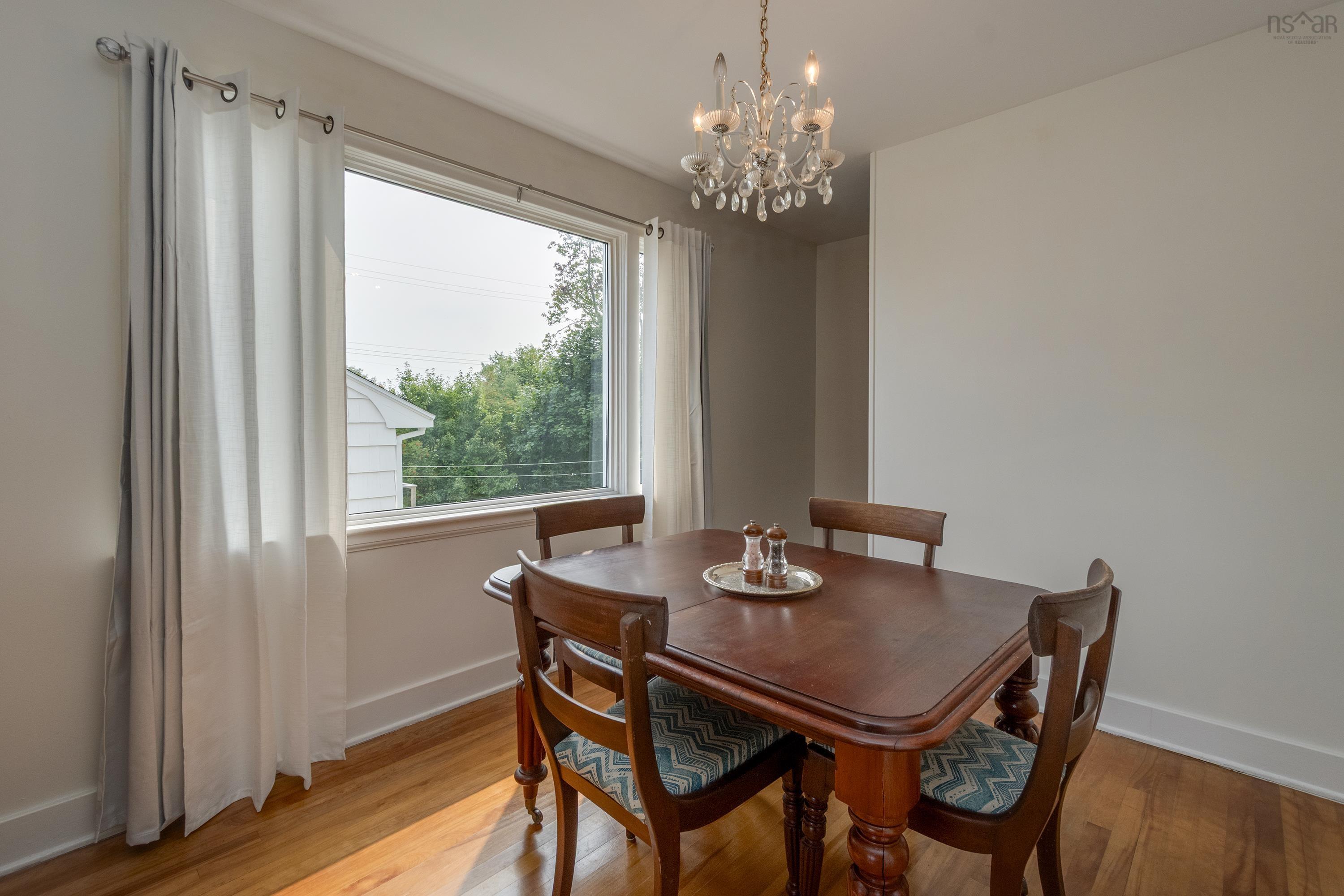 28 Piers Avenue photo #7