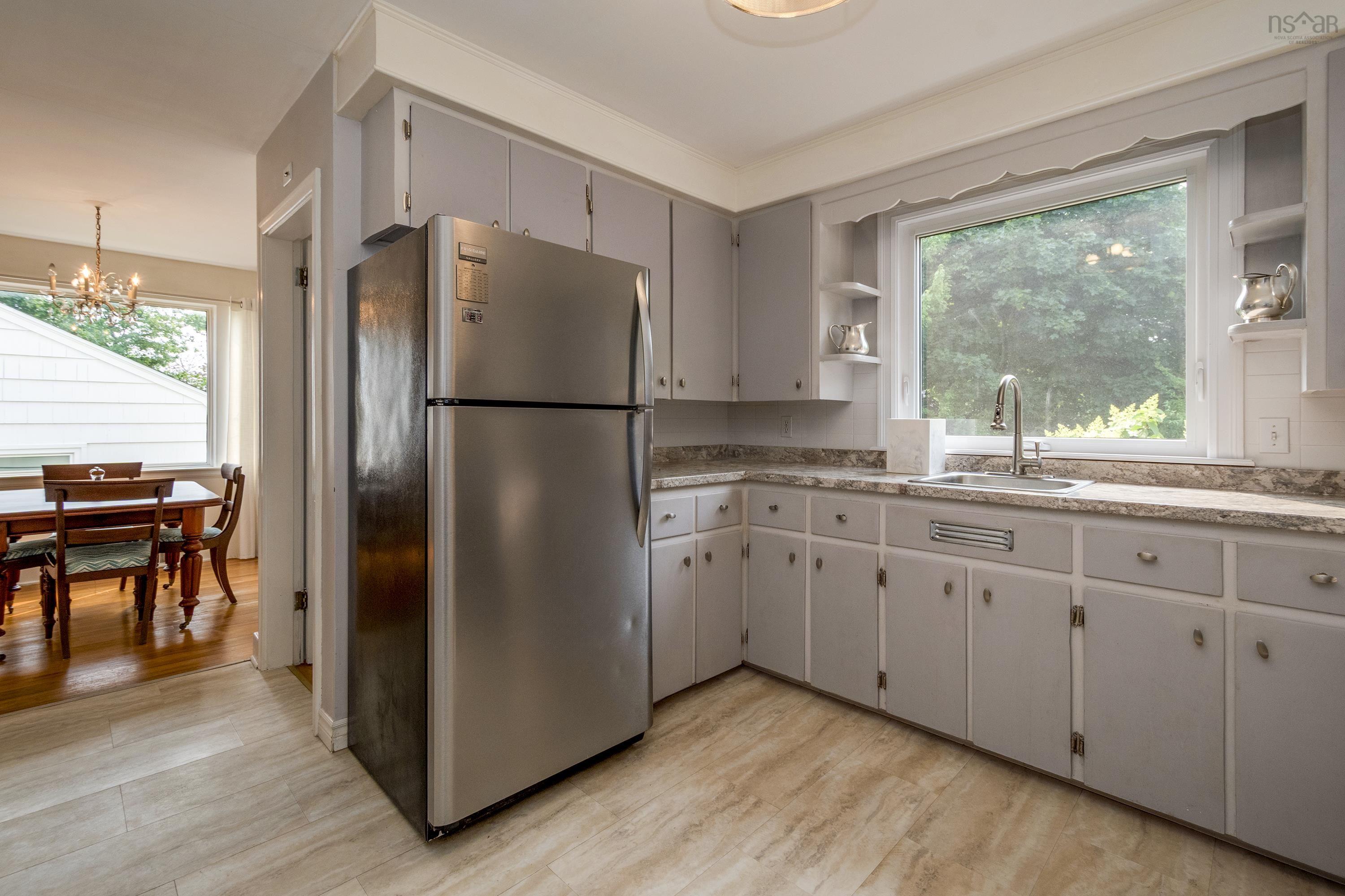 28 Piers Avenue photo #8