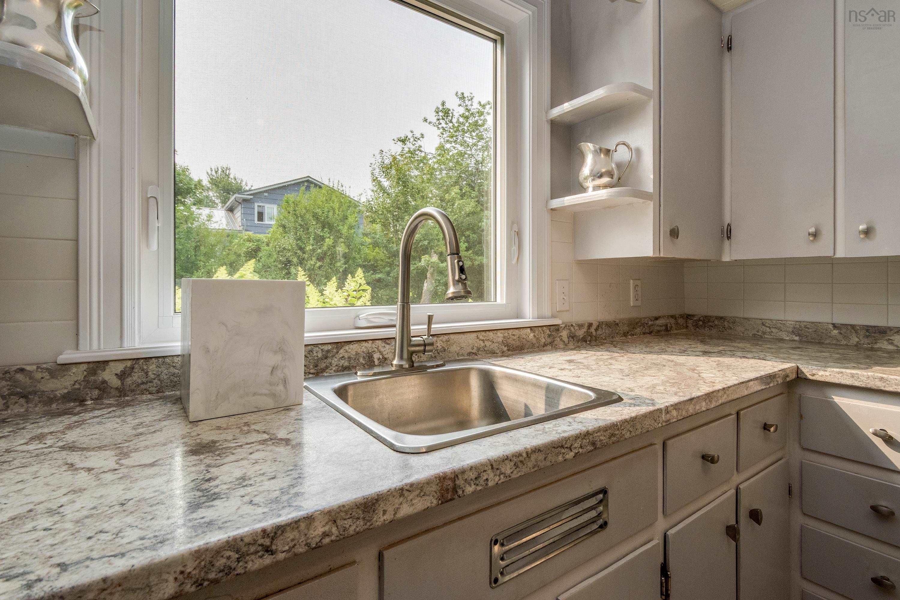 28 Piers Avenue photo #10