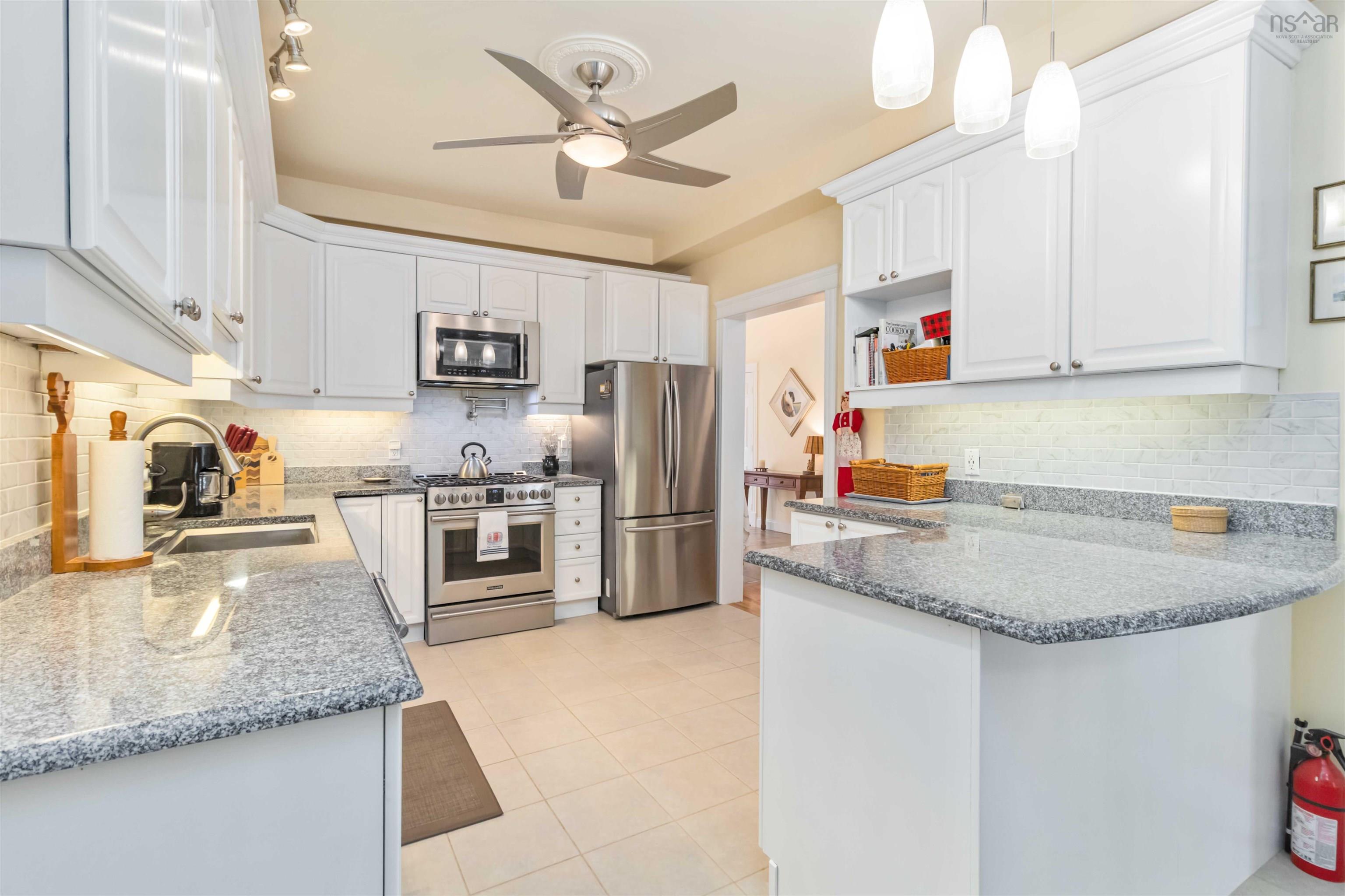 34 Greenside Lane photo #15