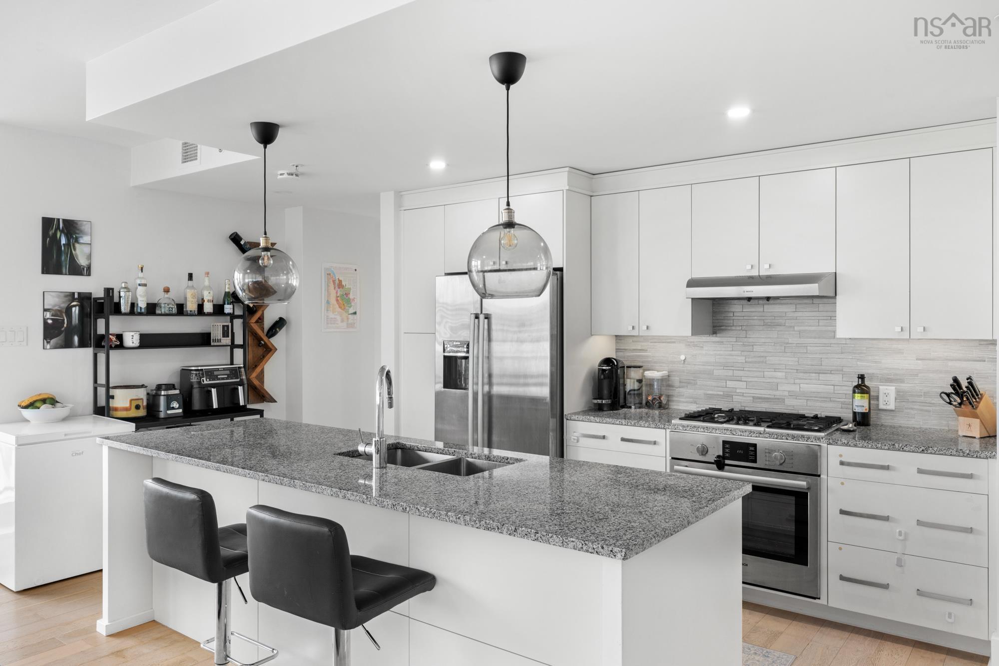 206 67 Kings Wharf Place photo #17