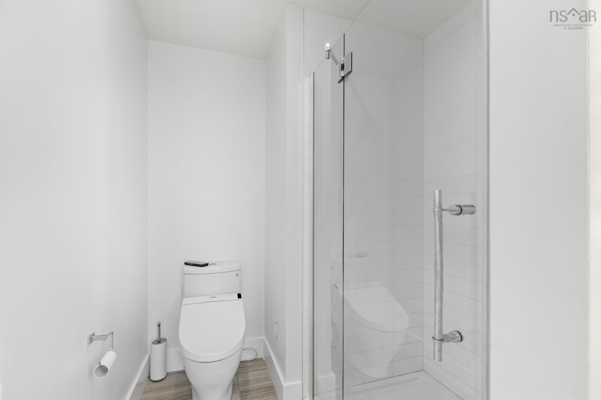 206 67 Kings Wharf Place photo #32