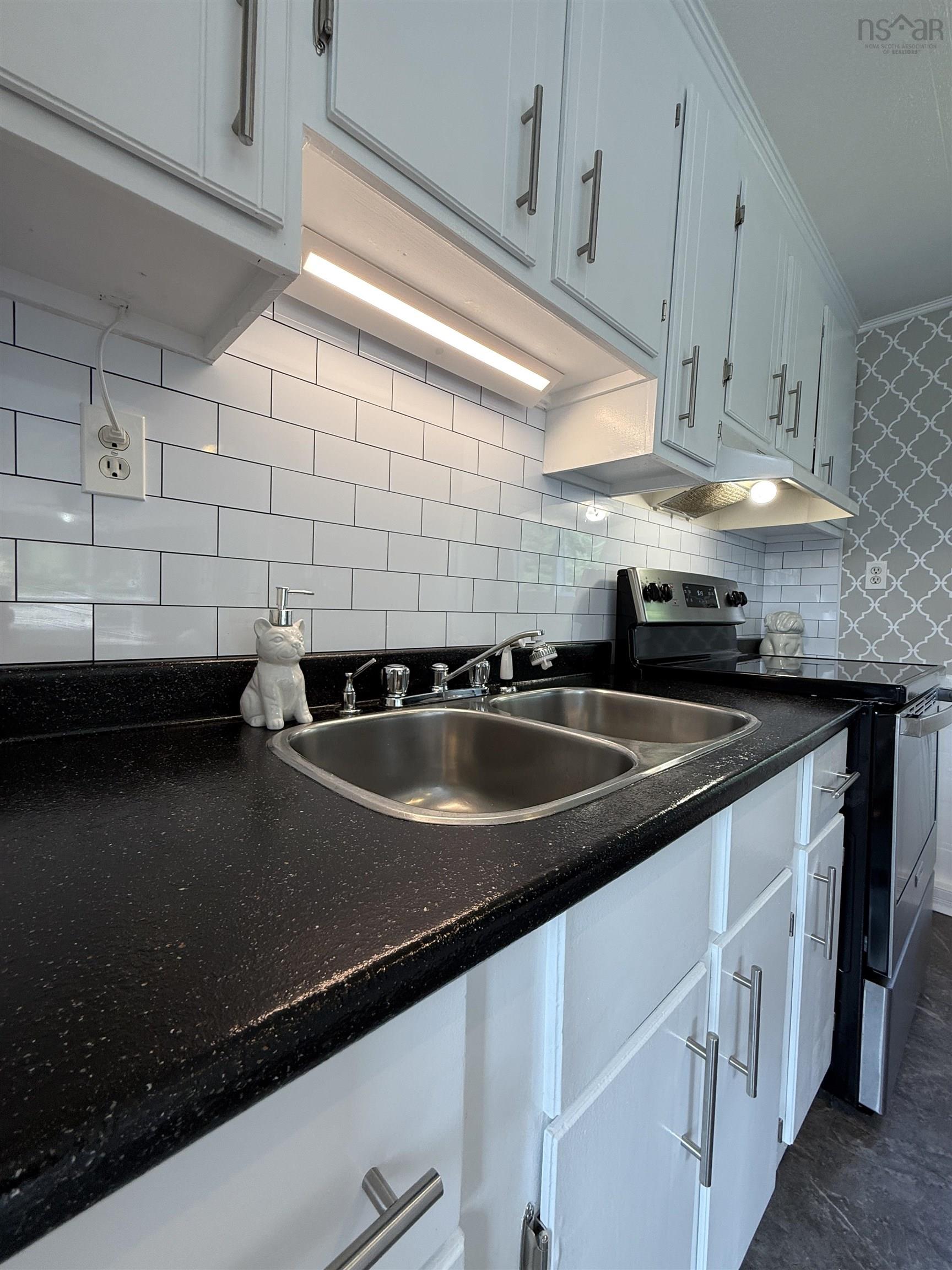 825 East Jeddore Road photo #18