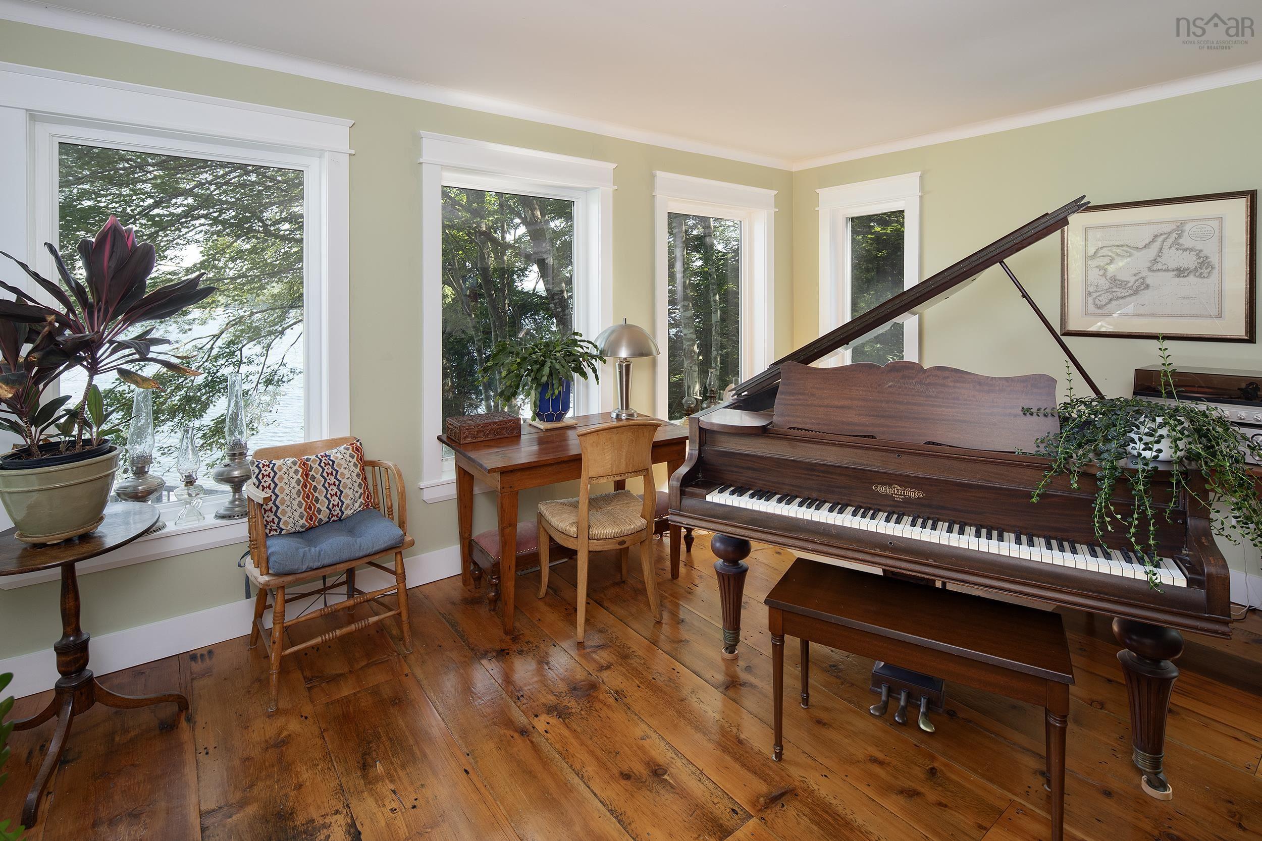 156 Parklea Drive photo #17