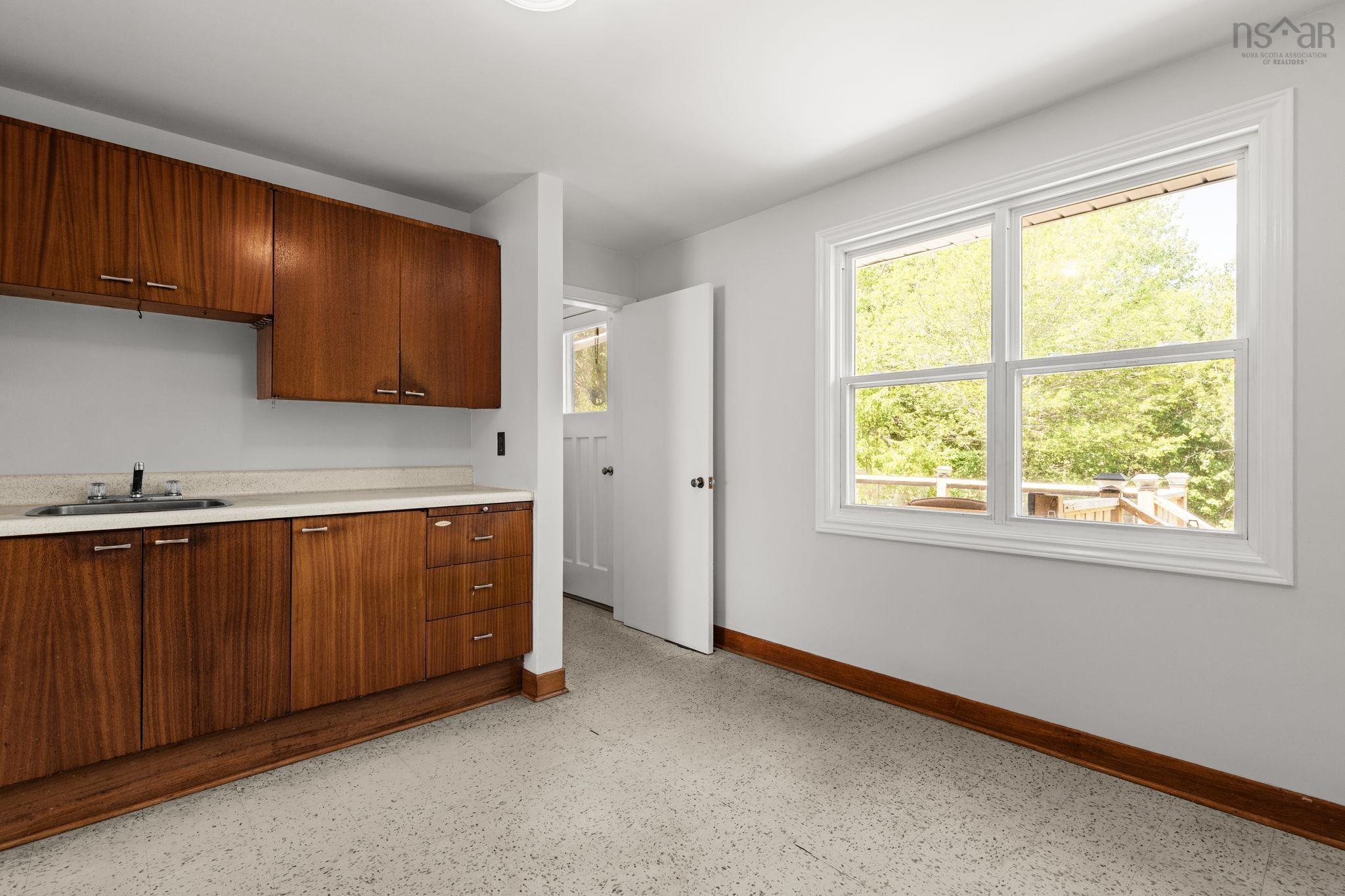 13 Glenmont Avenue photo #12