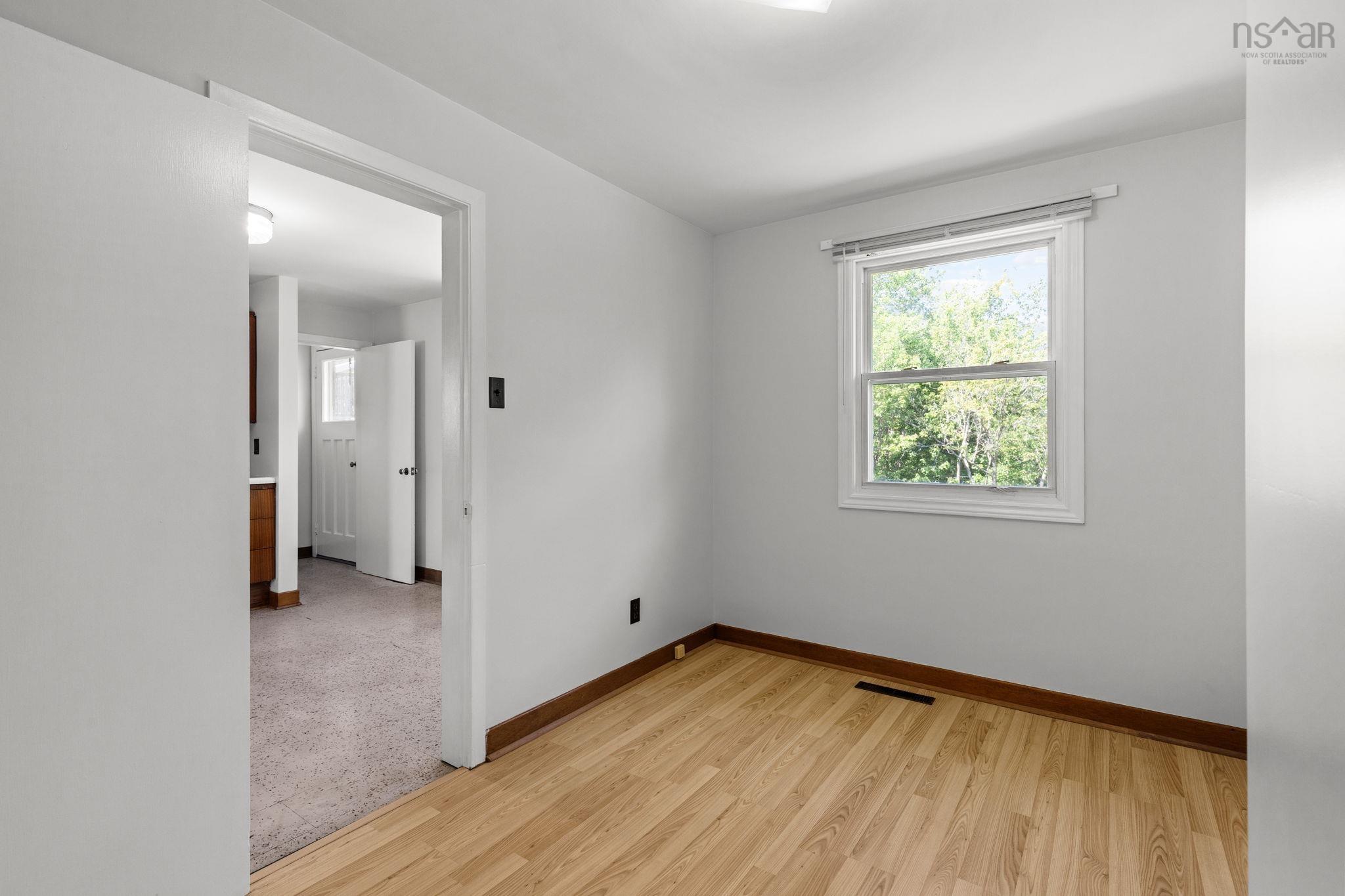 13 Glenmont Avenue photo #13