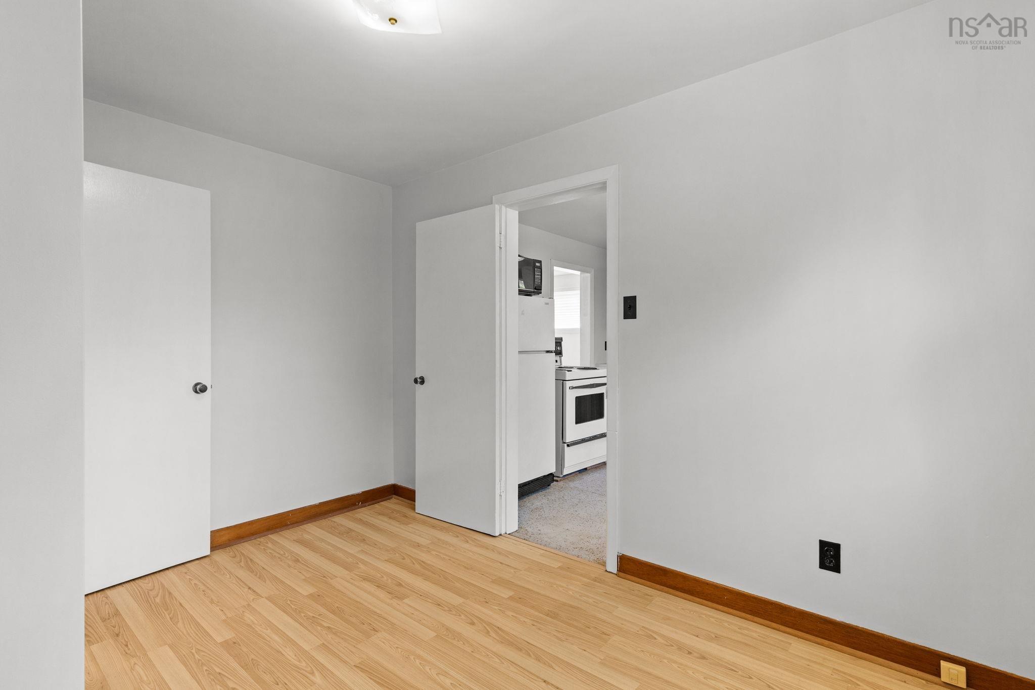 13 Glenmont Avenue photo #14