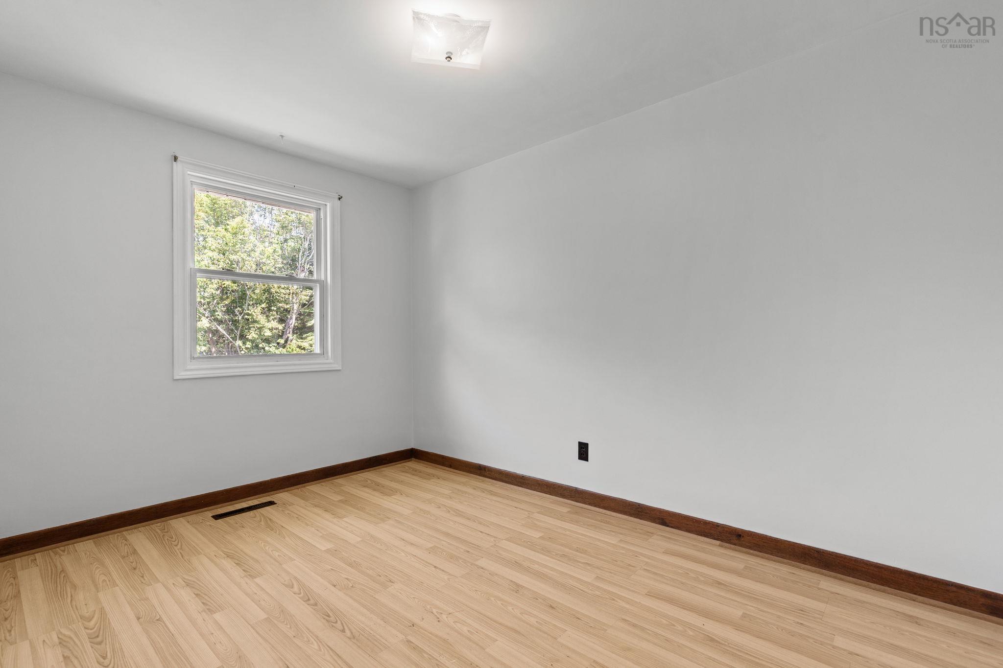 13 Glenmont Avenue photo #15