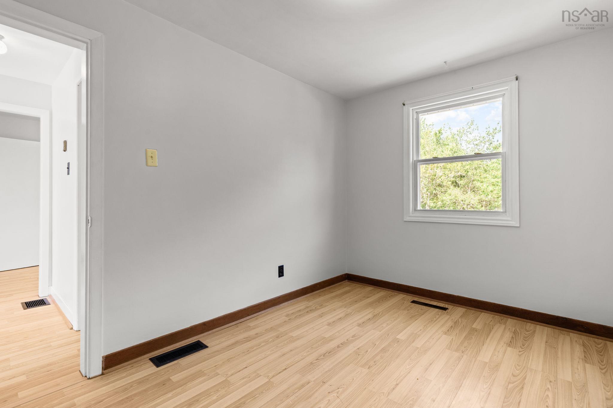 13 Glenmont Avenue photo #17