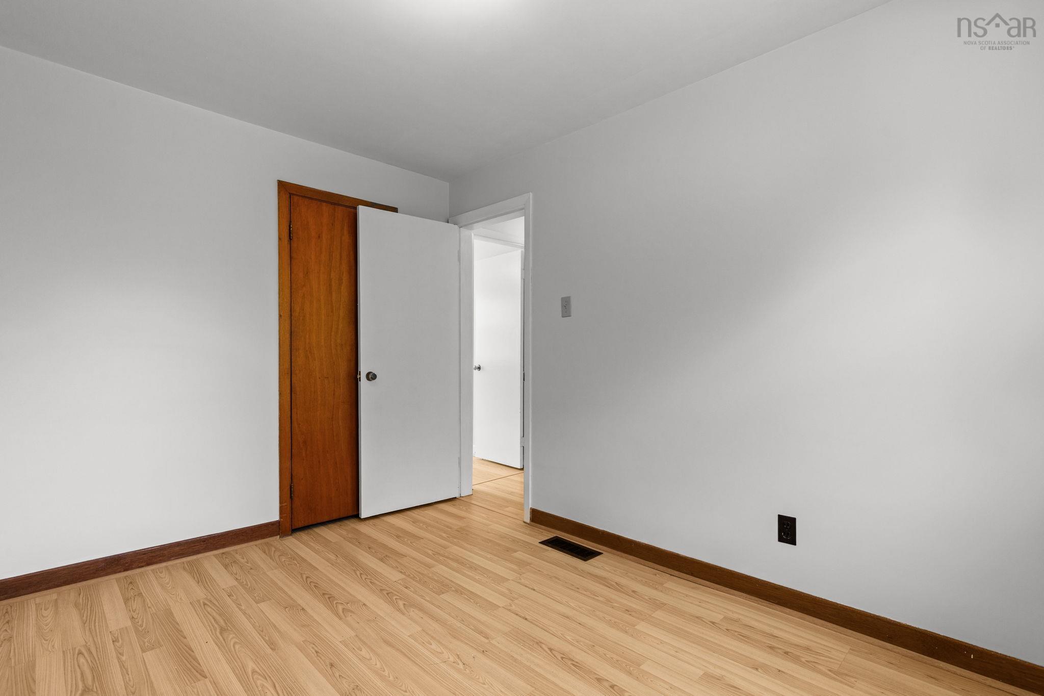 13 Glenmont Avenue photo #18