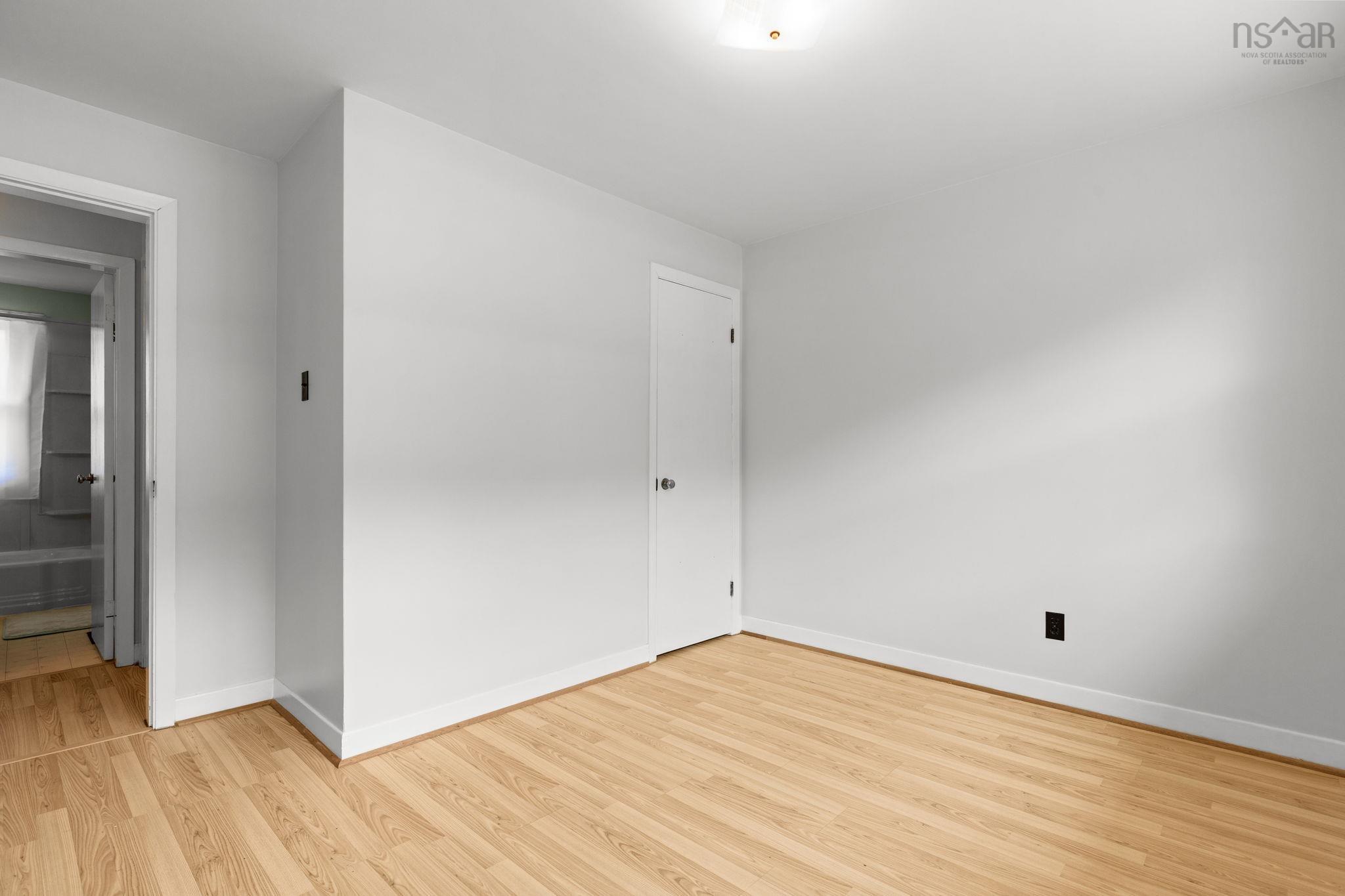 13 Glenmont Avenue photo #22