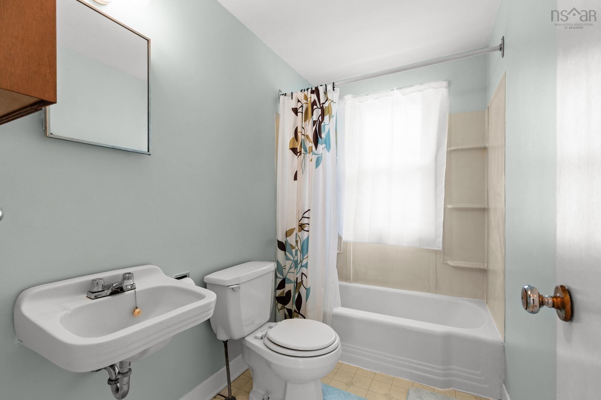 13 Glenmont Avenue photo #23