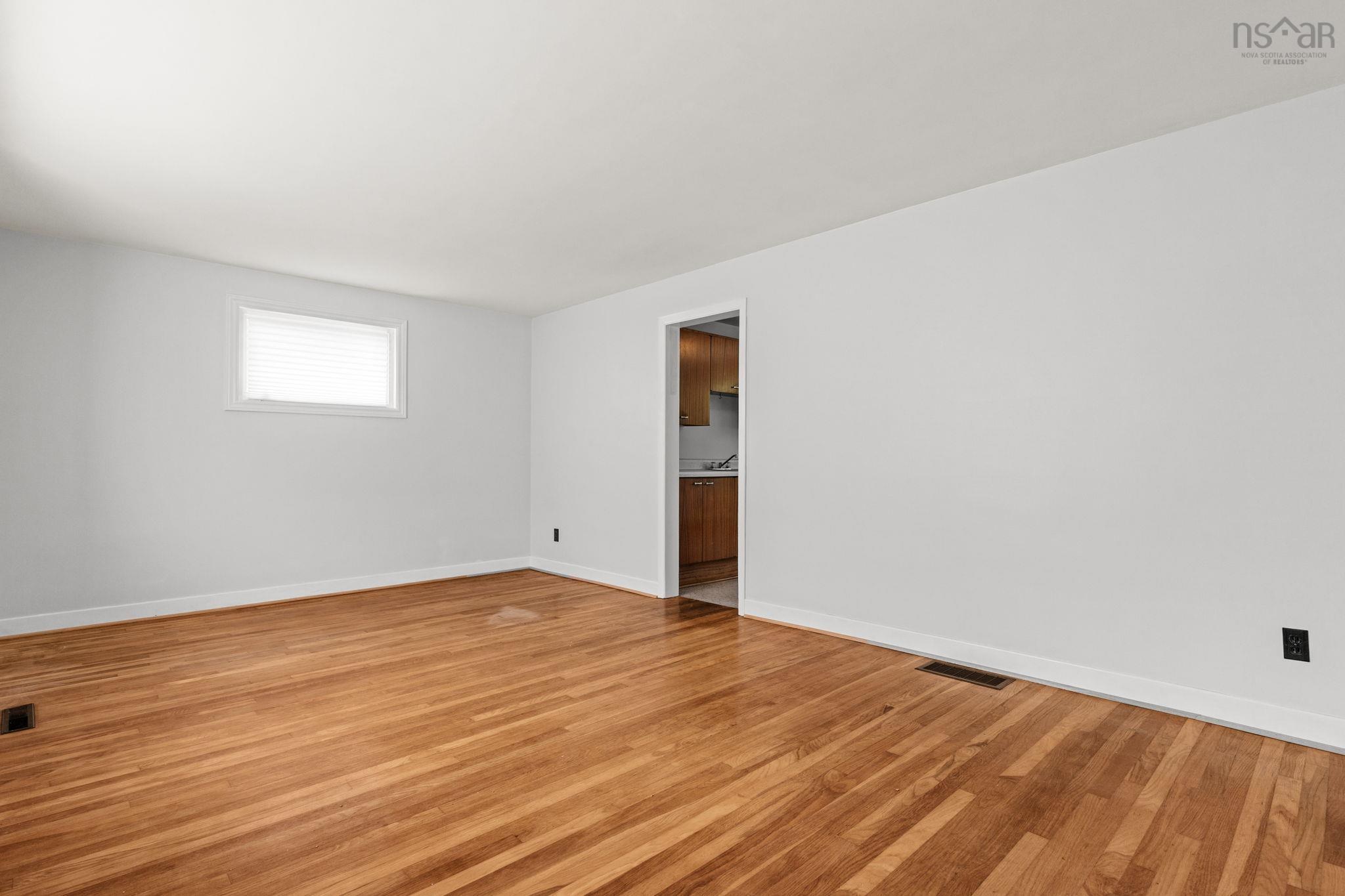 13 Glenmont Avenue photo #5