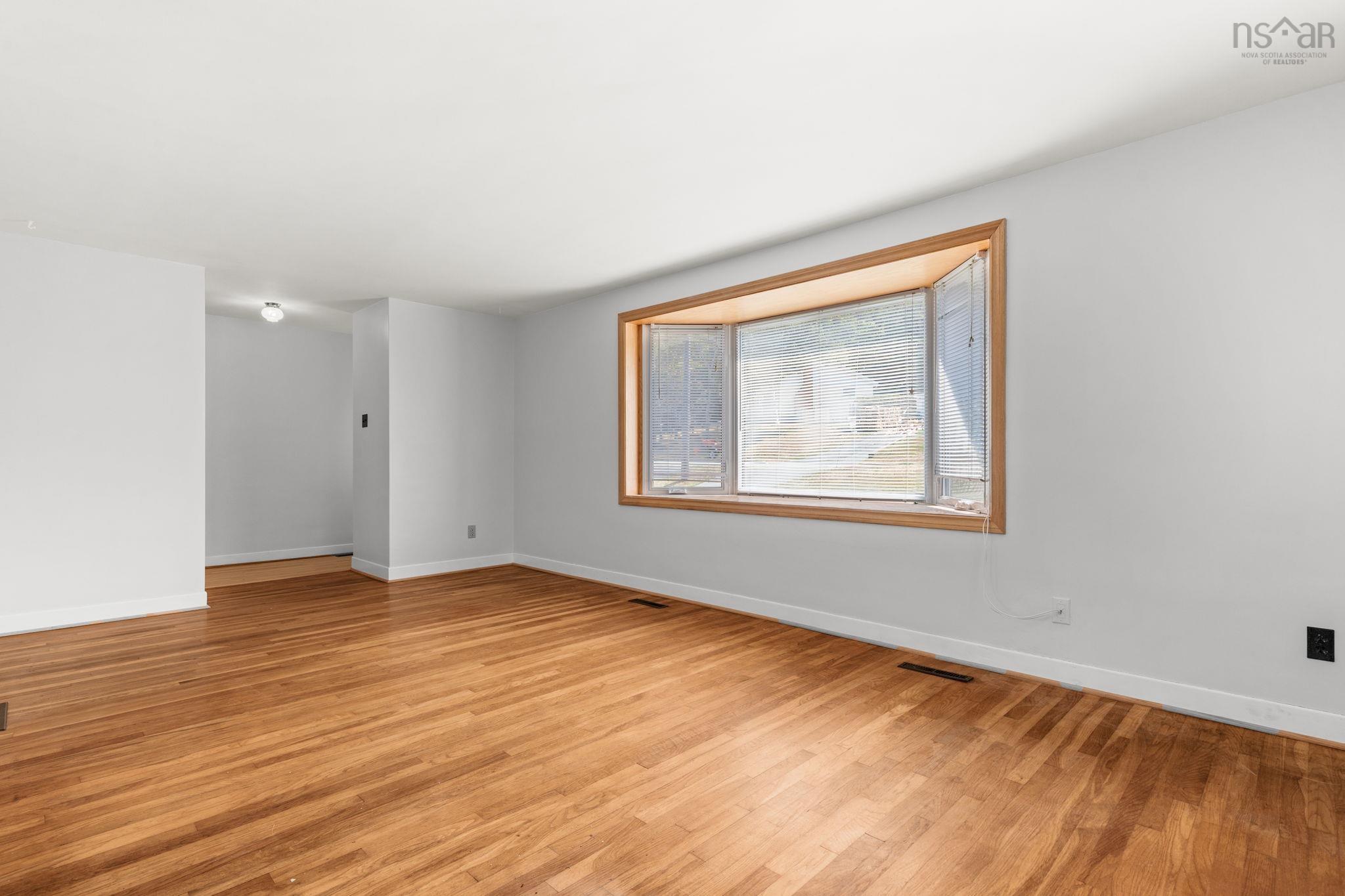 13 Glenmont Avenue photo #6