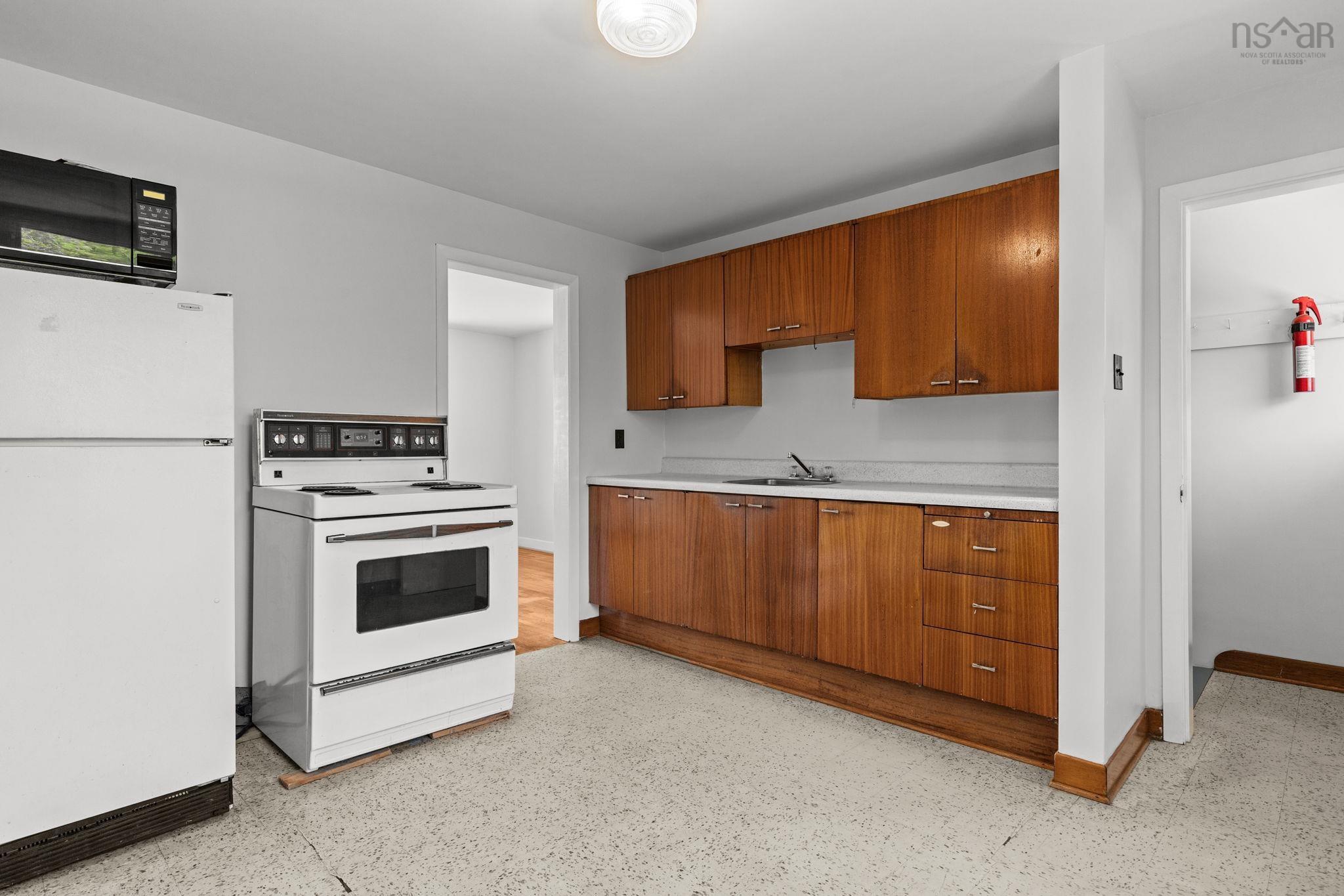 13 Glenmont Avenue photo #8