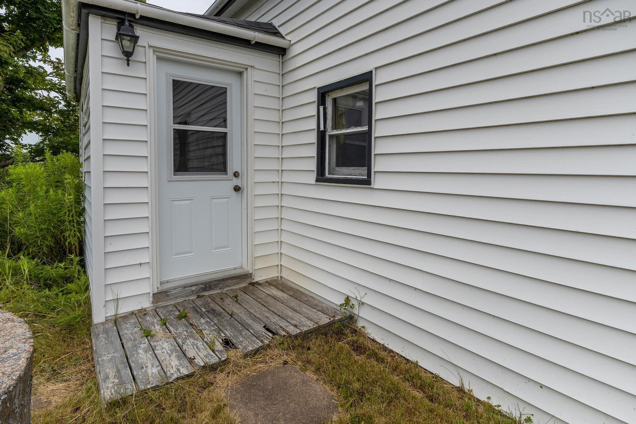 140 Hartling Road photo #14