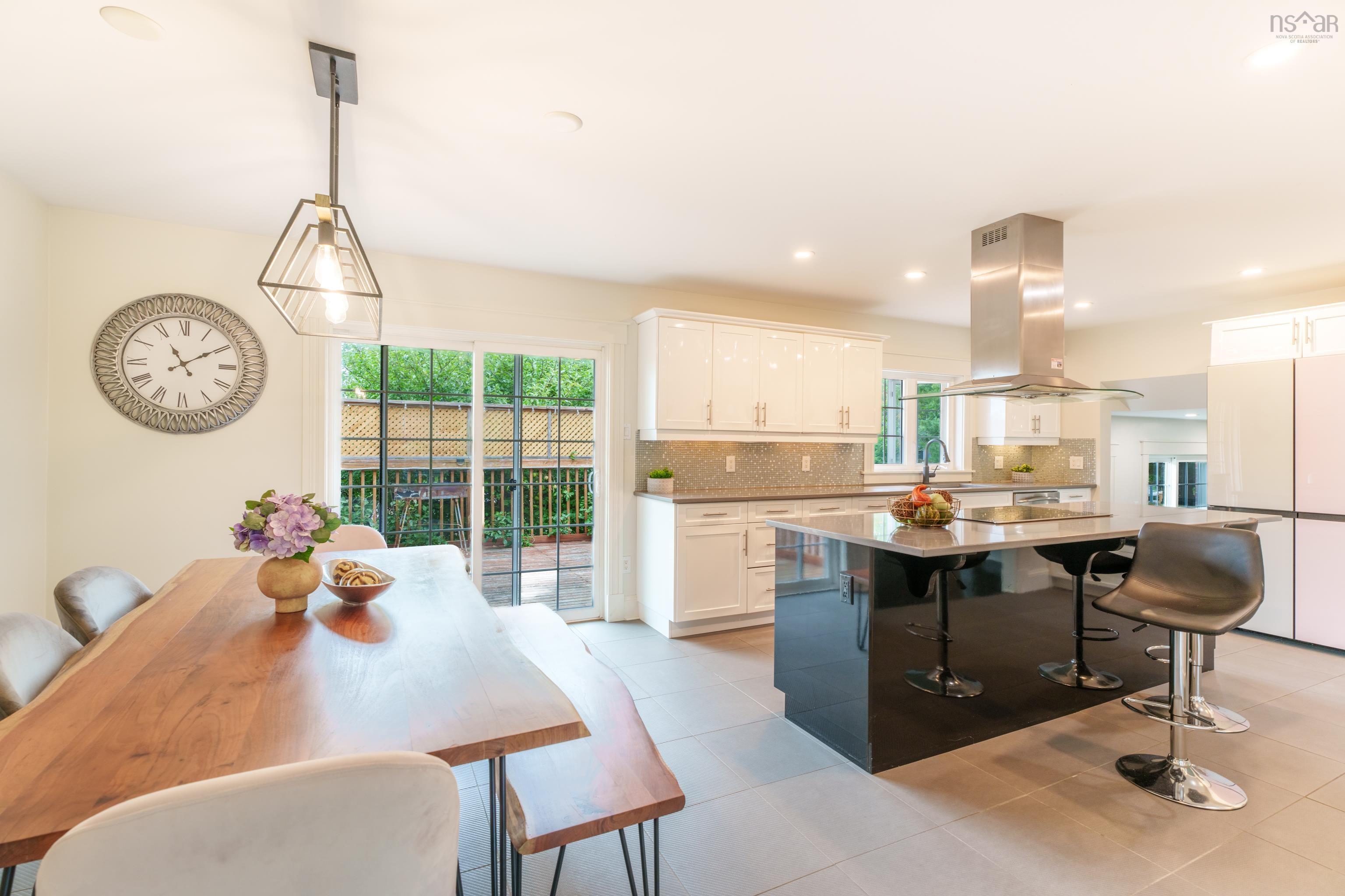 11 Laurentian Drive photo #11