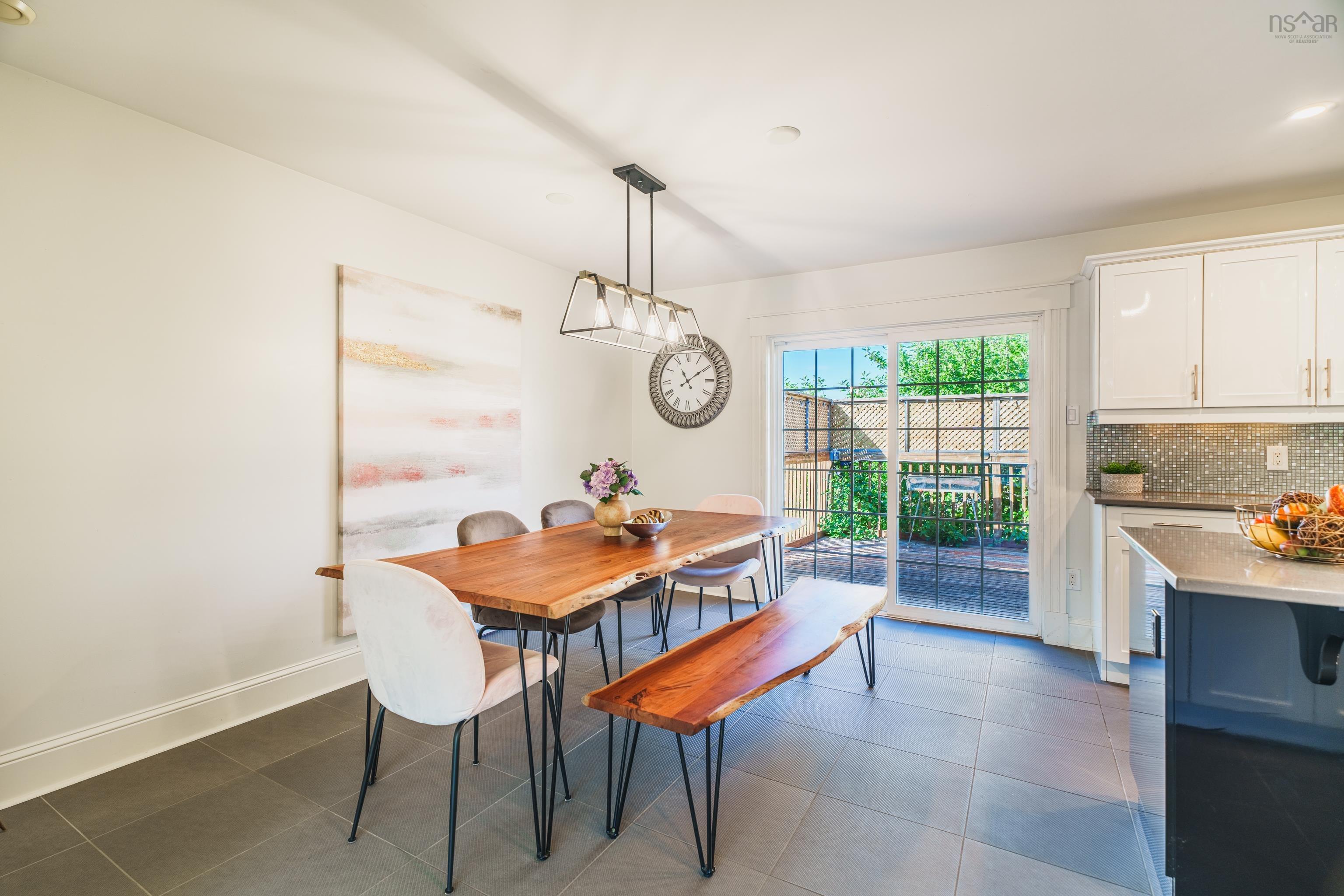 11 Laurentian Drive photo #12