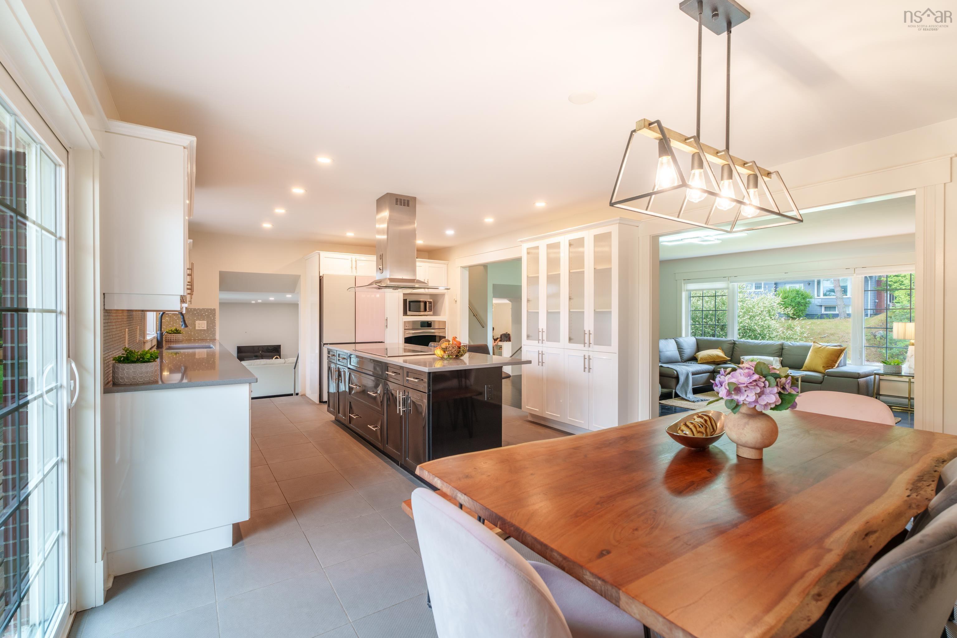 11 Laurentian Drive photo #14