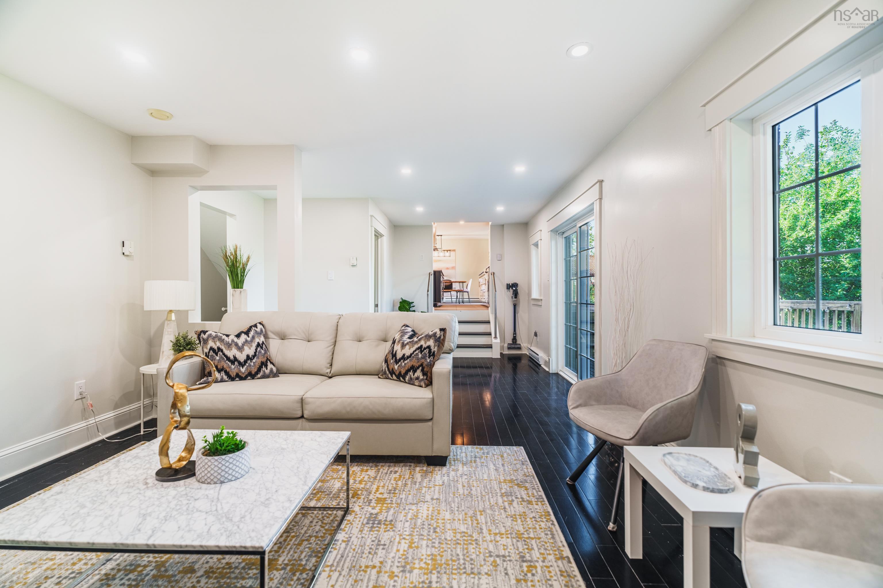 11 Laurentian Drive photo #15