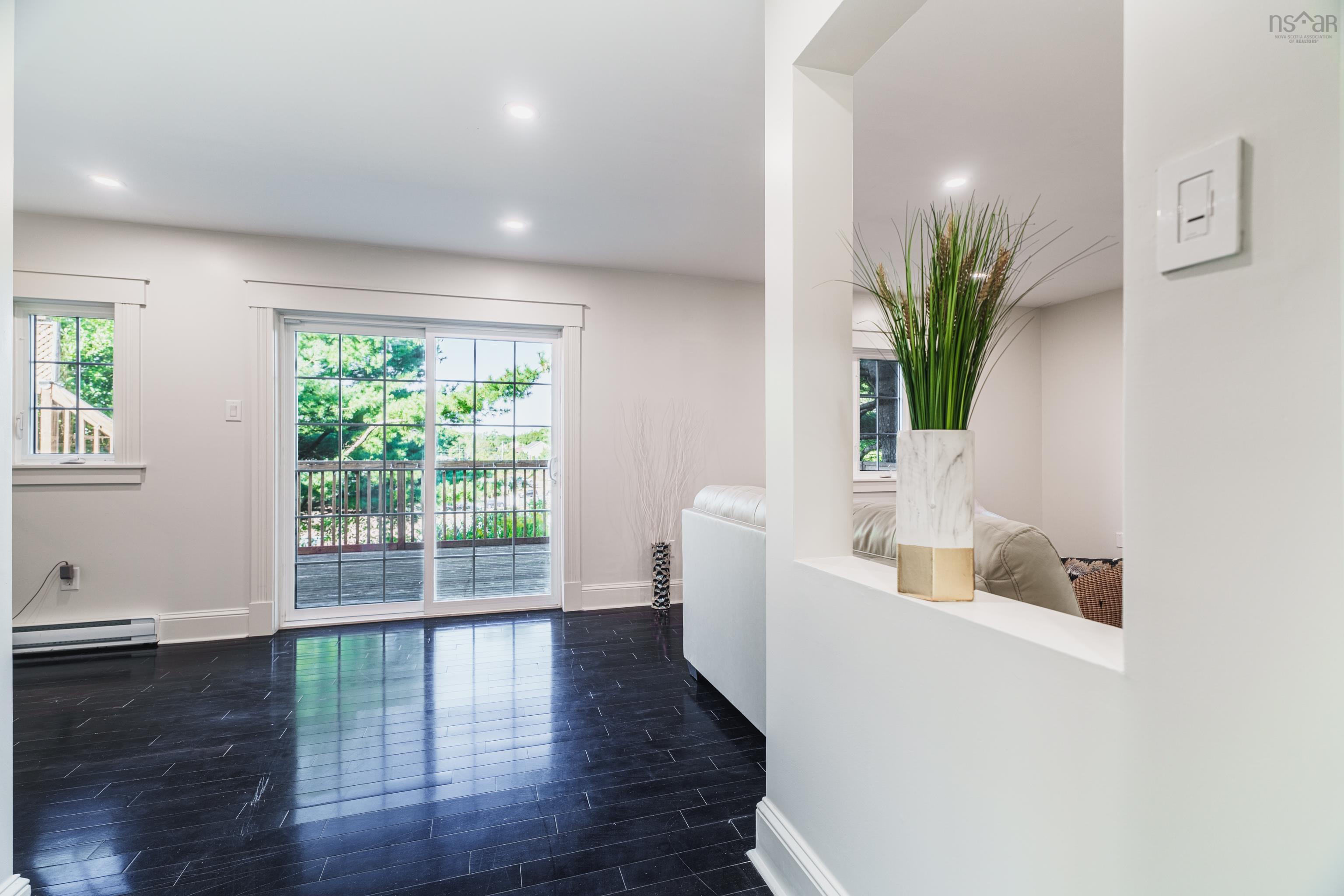 11 Laurentian Drive photo #17