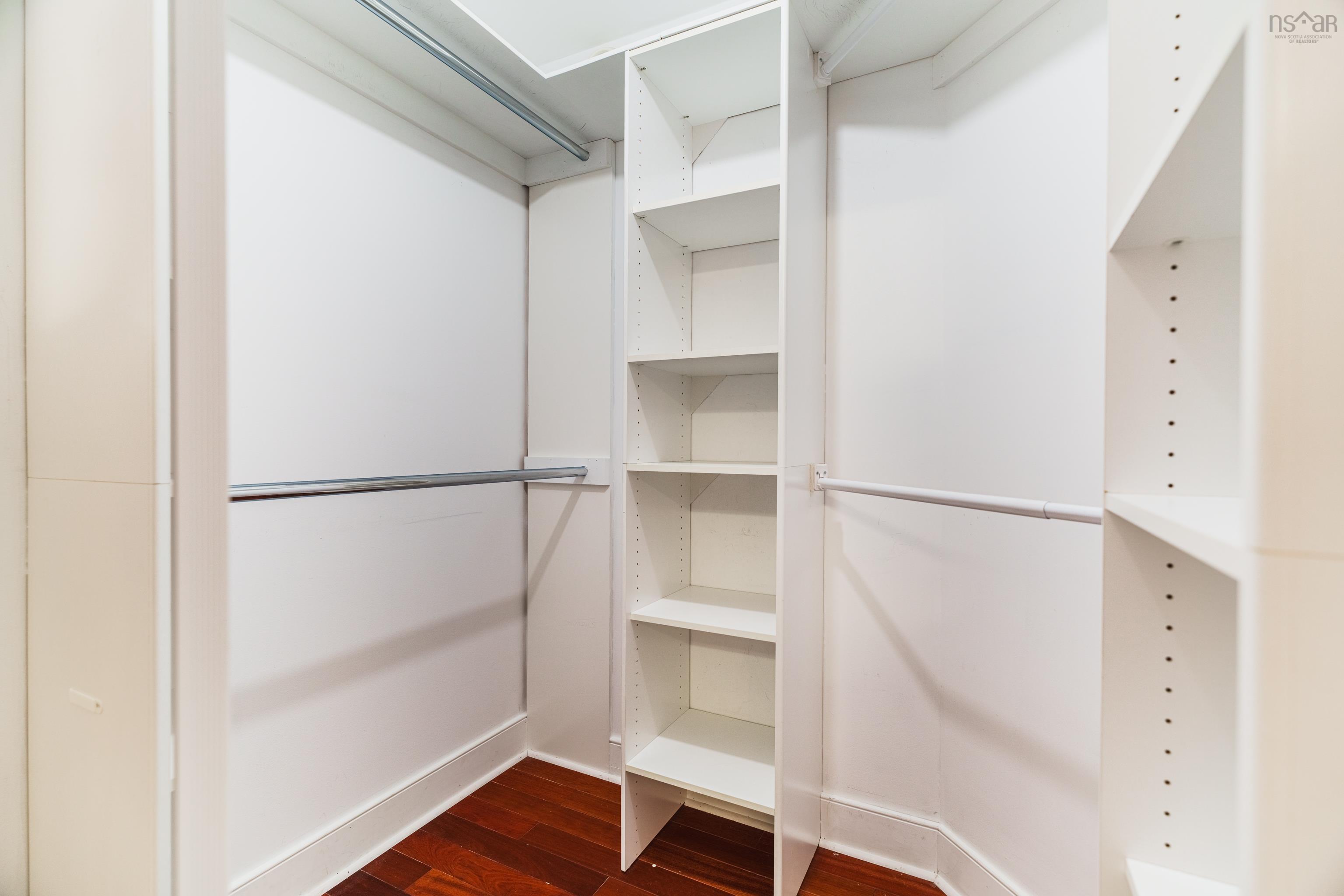 11 Laurentian Drive photo #23