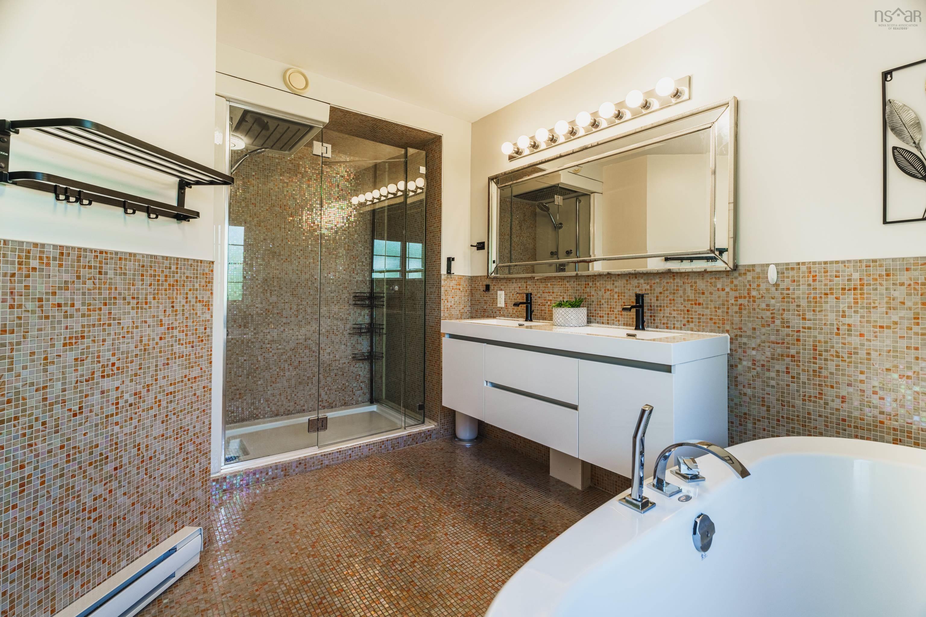 11 Laurentian Drive photo #24