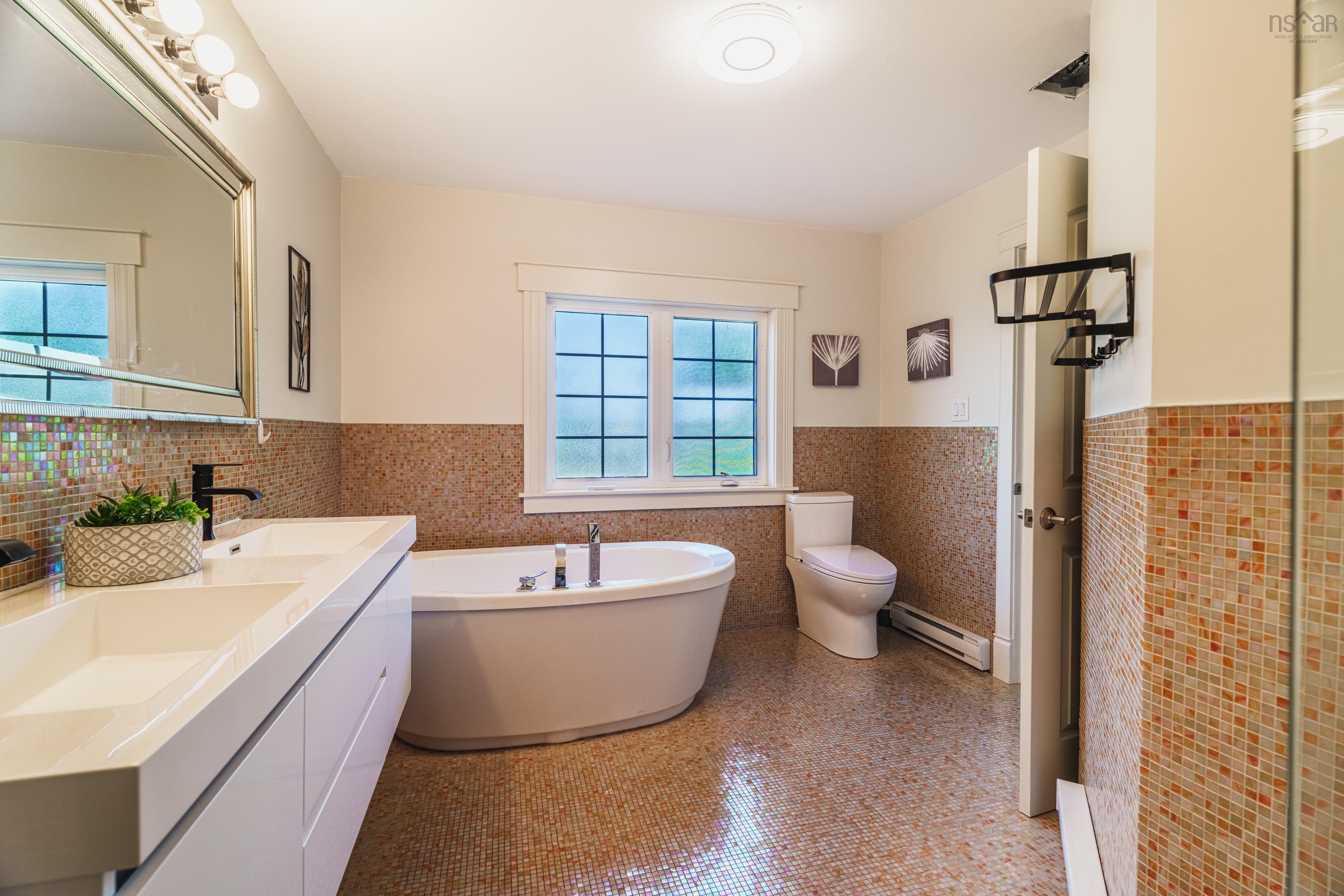 11 Laurentian Drive photo #25