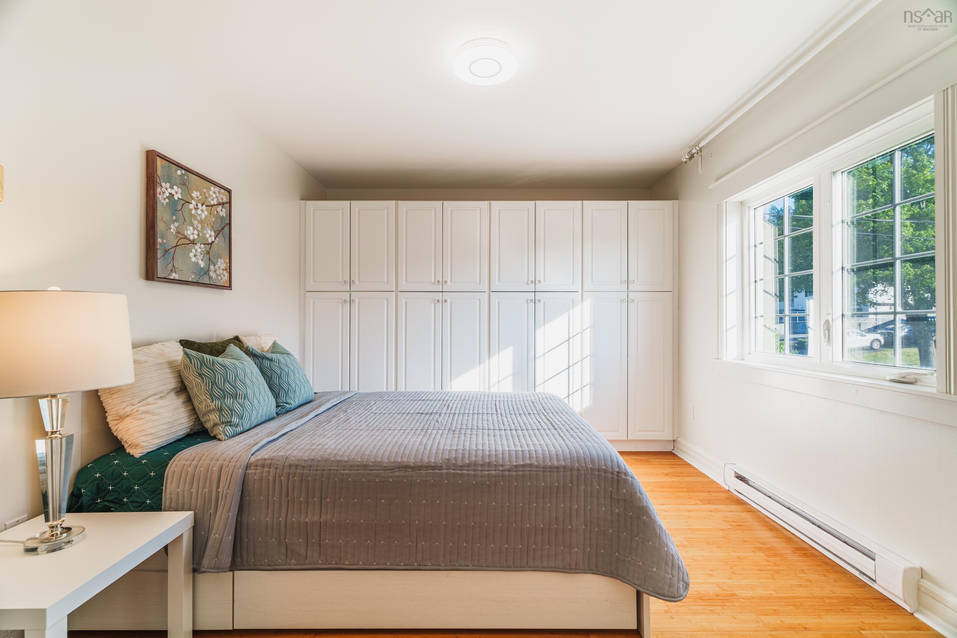 11 Laurentian Drive photo #26