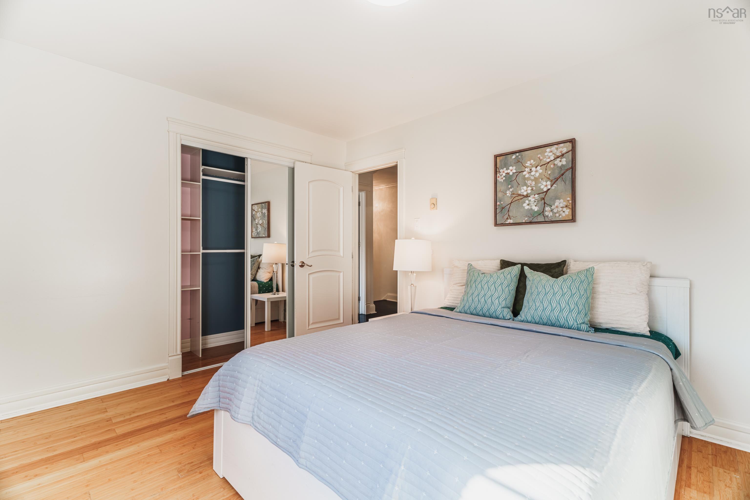 11 Laurentian Drive photo #27