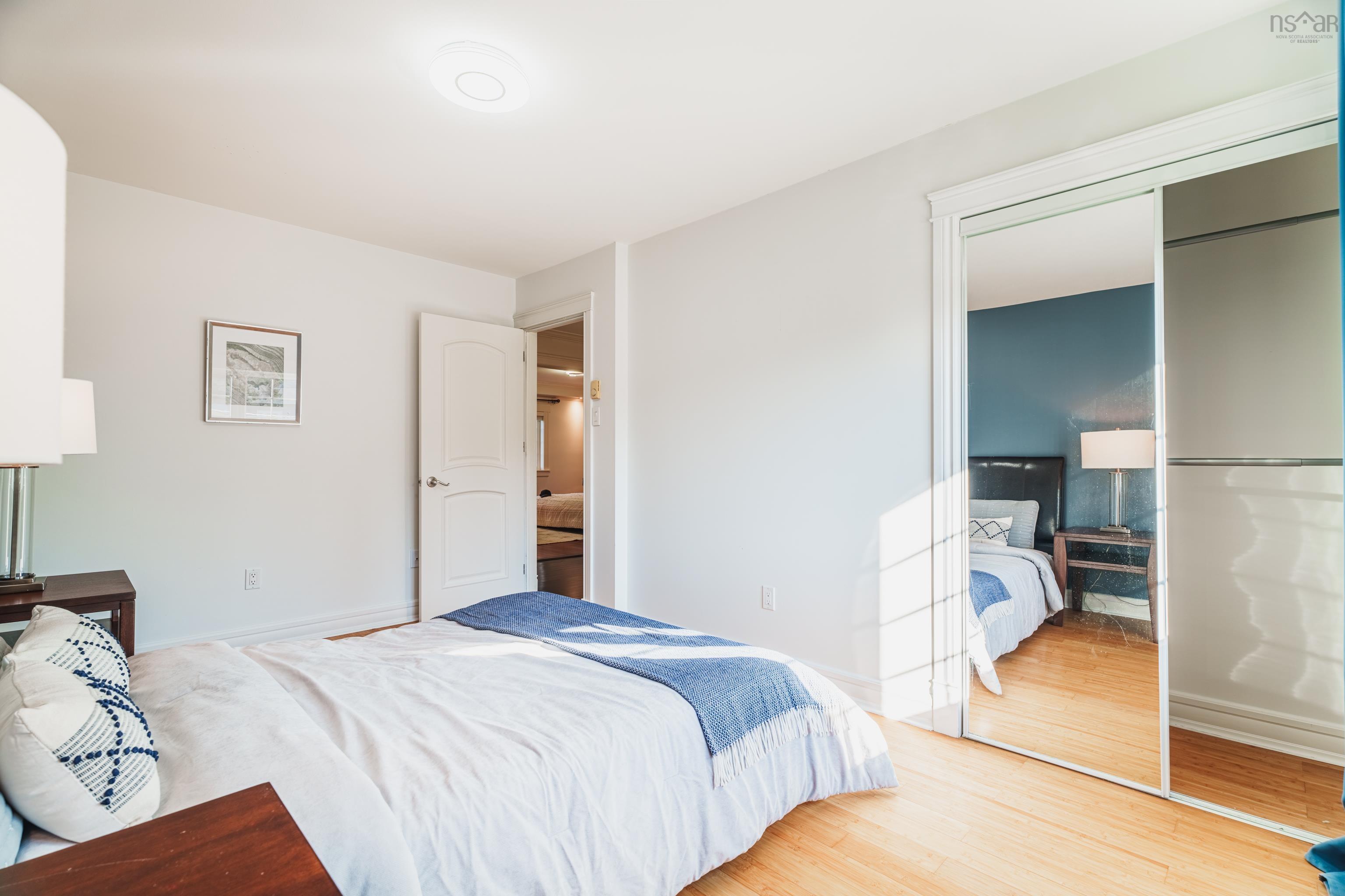 11 Laurentian Drive photo #29