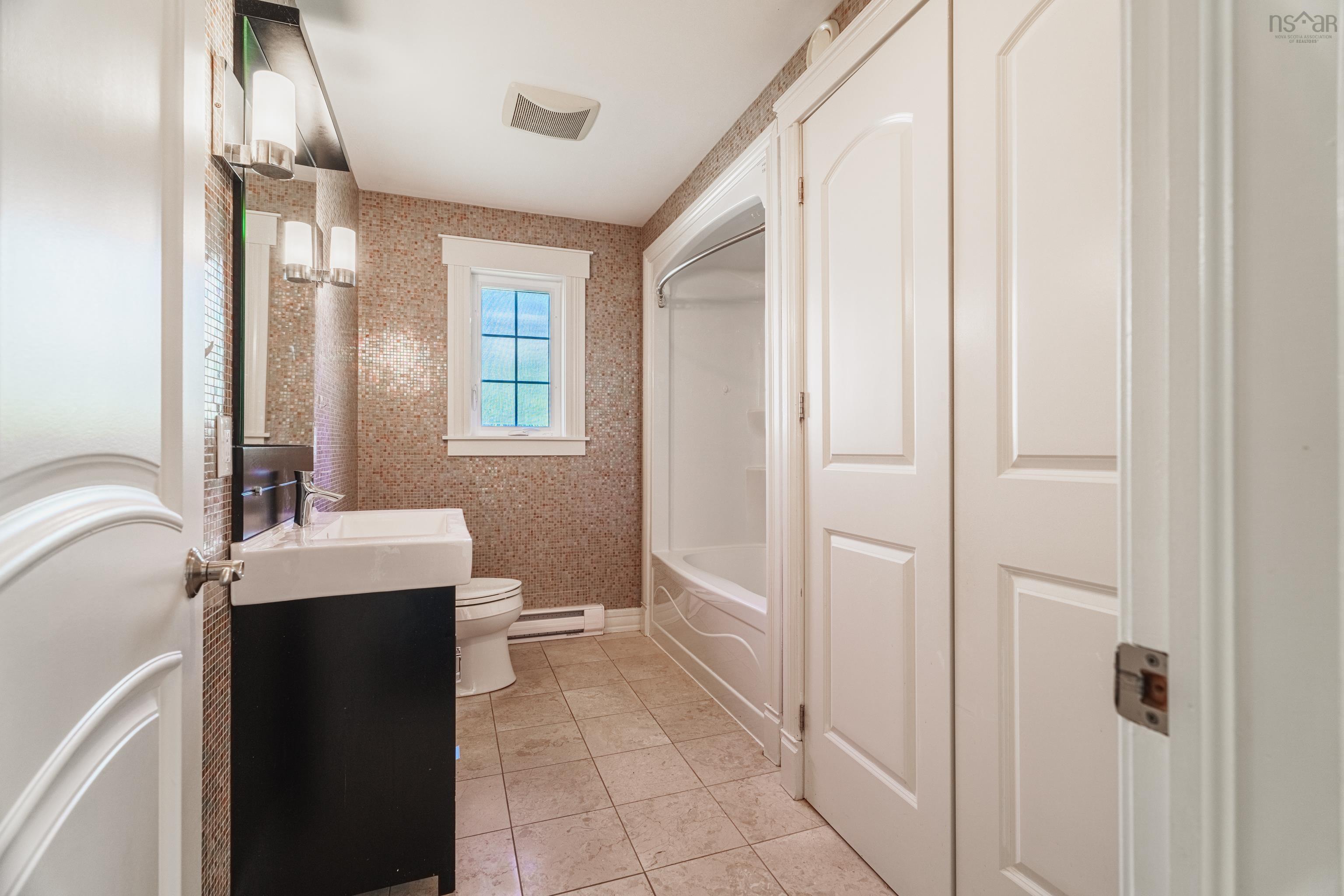 11 Laurentian Drive photo #30