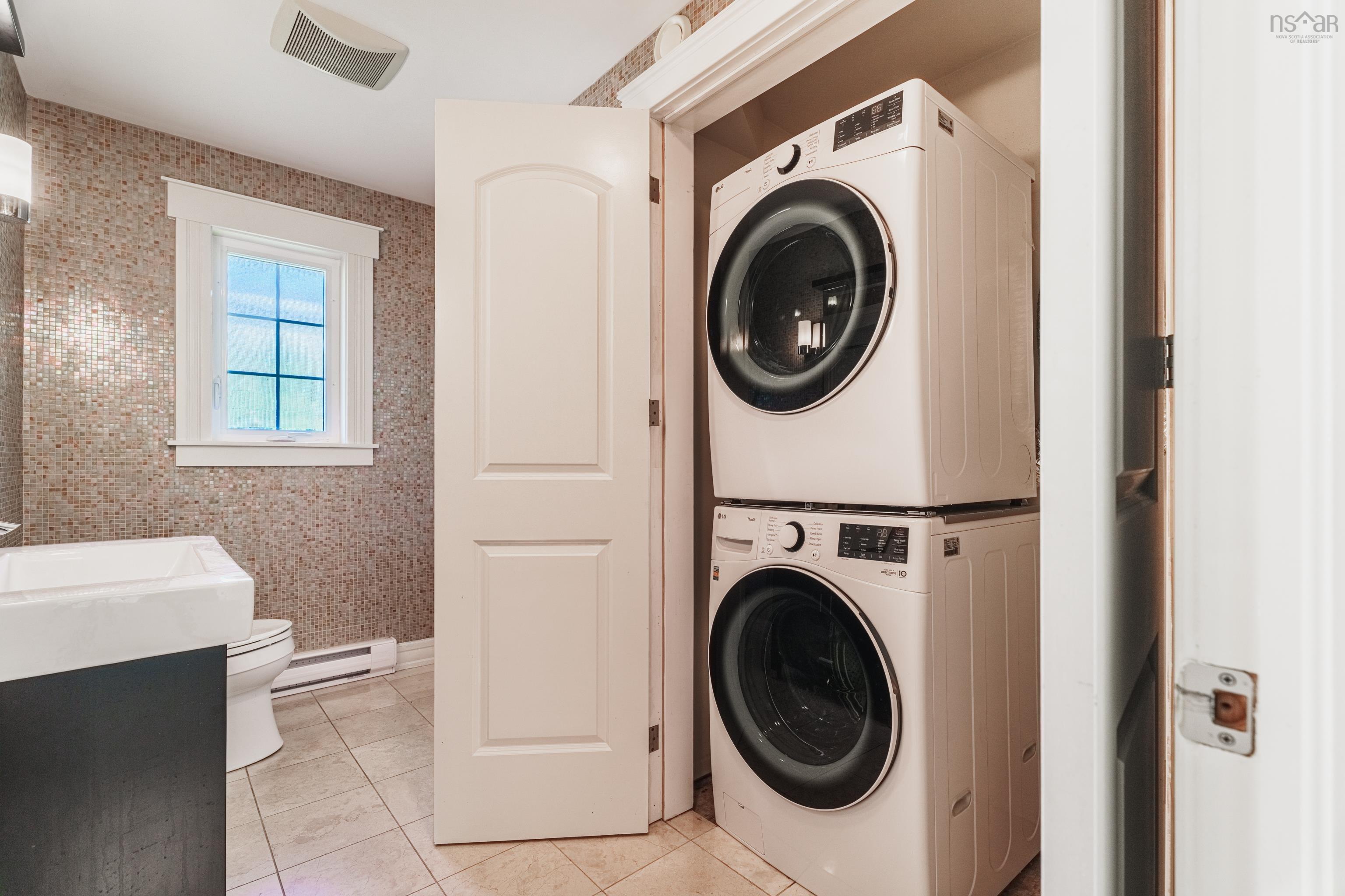 11 Laurentian Drive photo #31