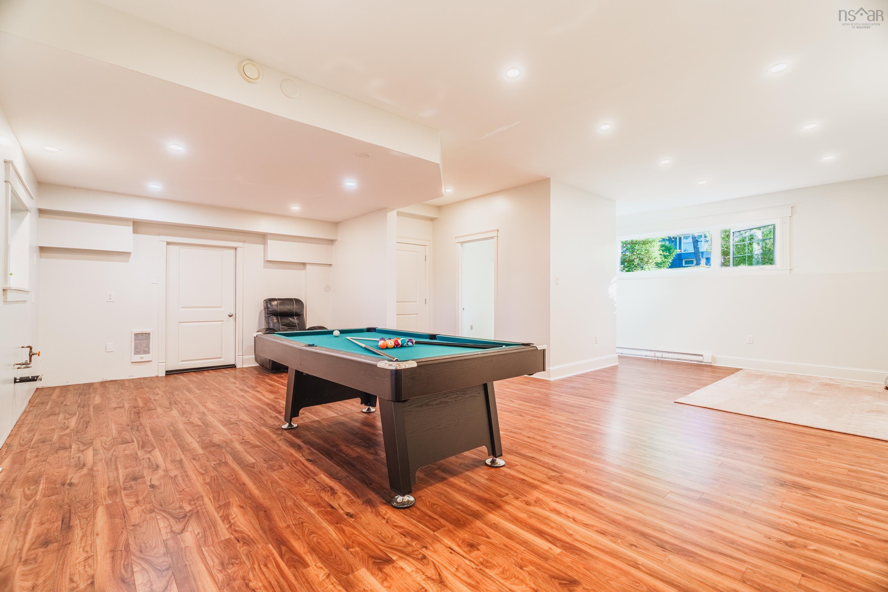 11 Laurentian Drive photo #34